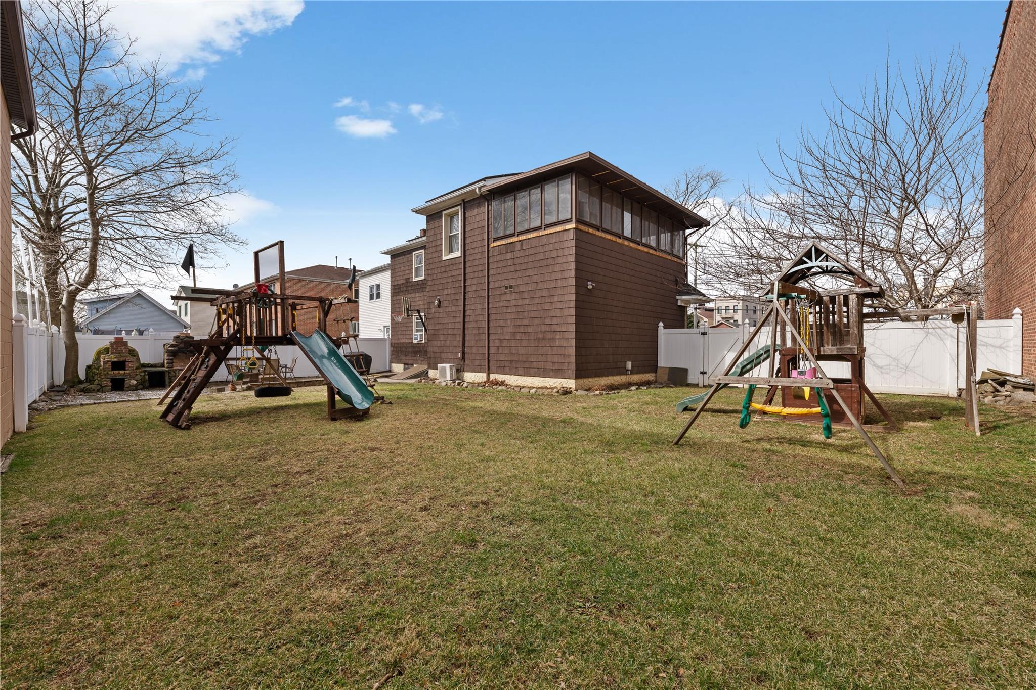 20 8, Staten Island, NY 10306