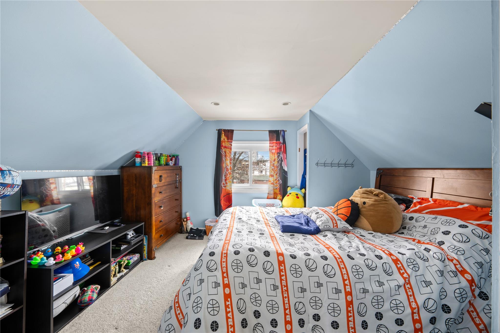 20 8, Staten Island, NY 10306