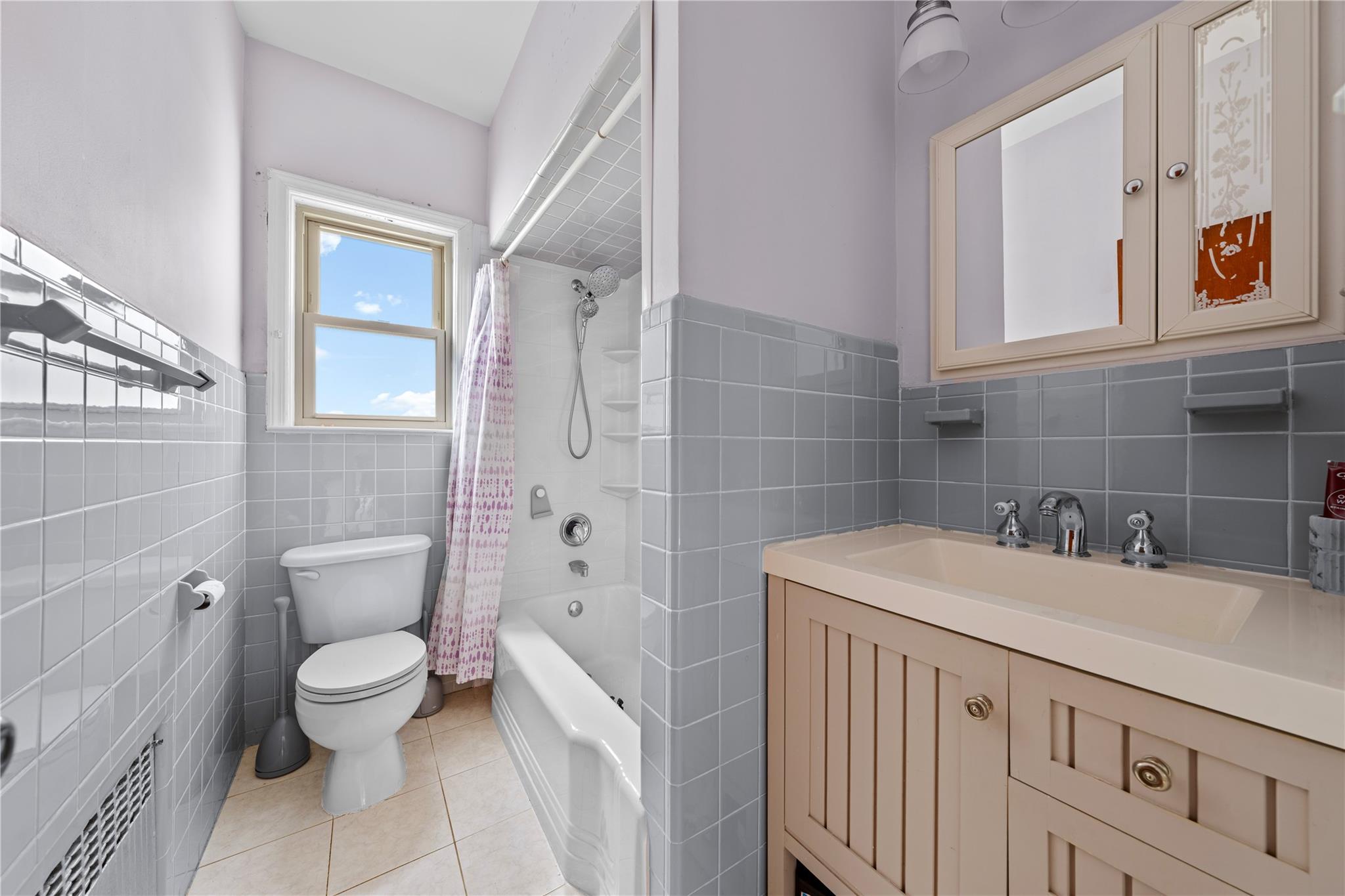 20 8, Staten Island, NY 10306