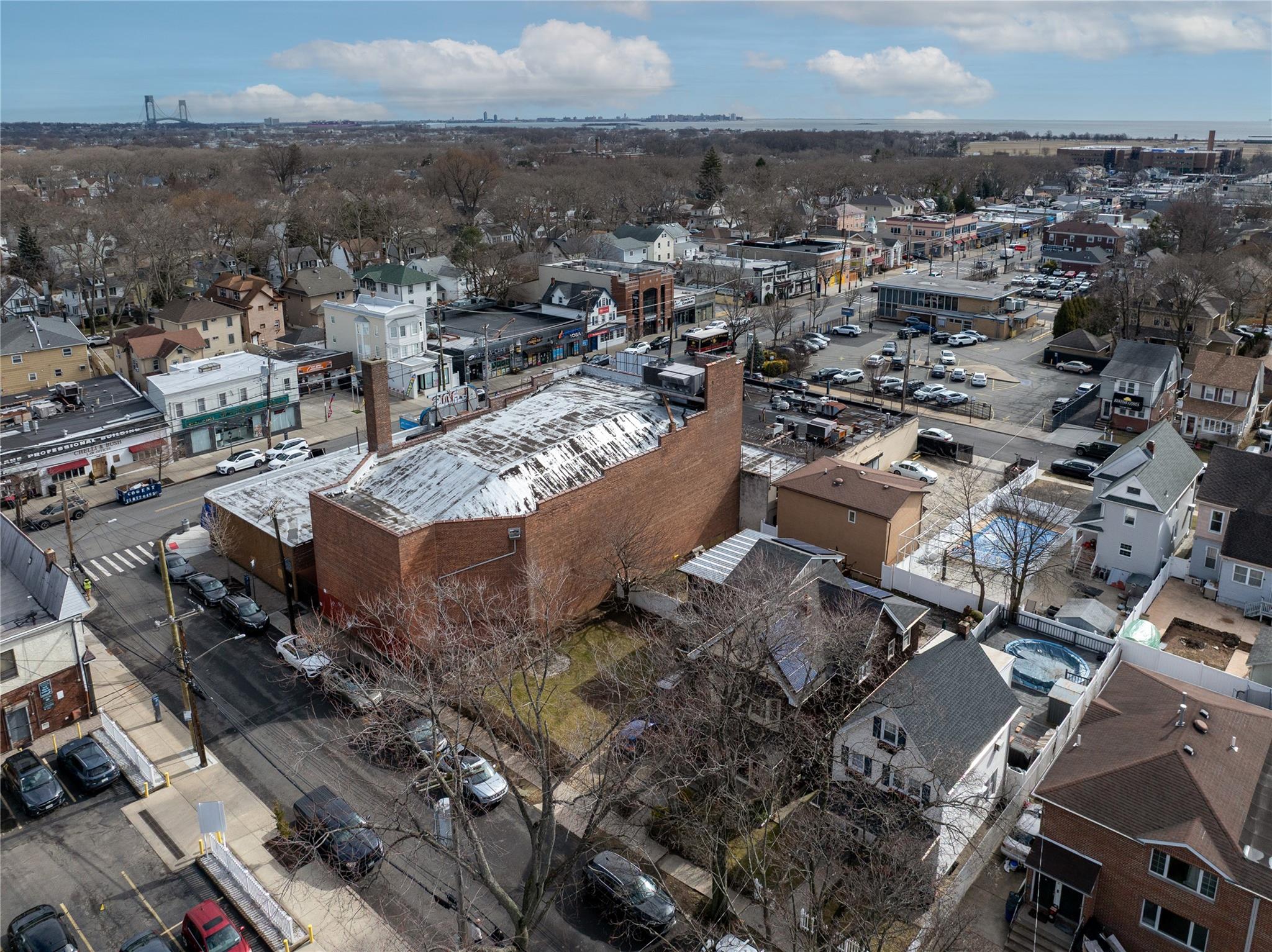 20 8, Staten Island, NY 10306