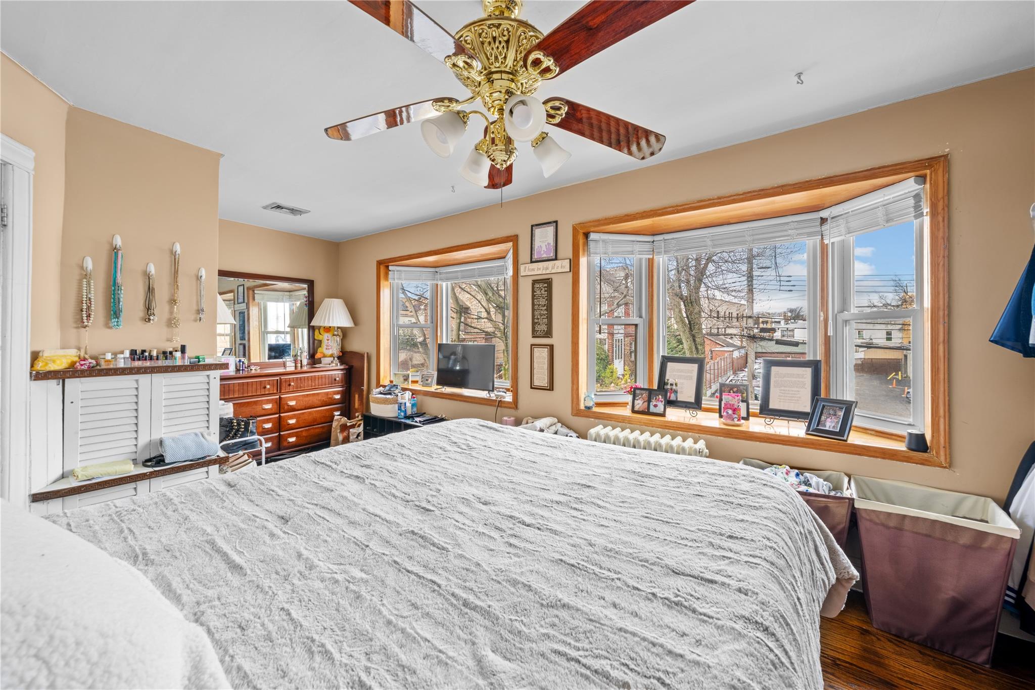 20 8, Staten Island, NY 10306