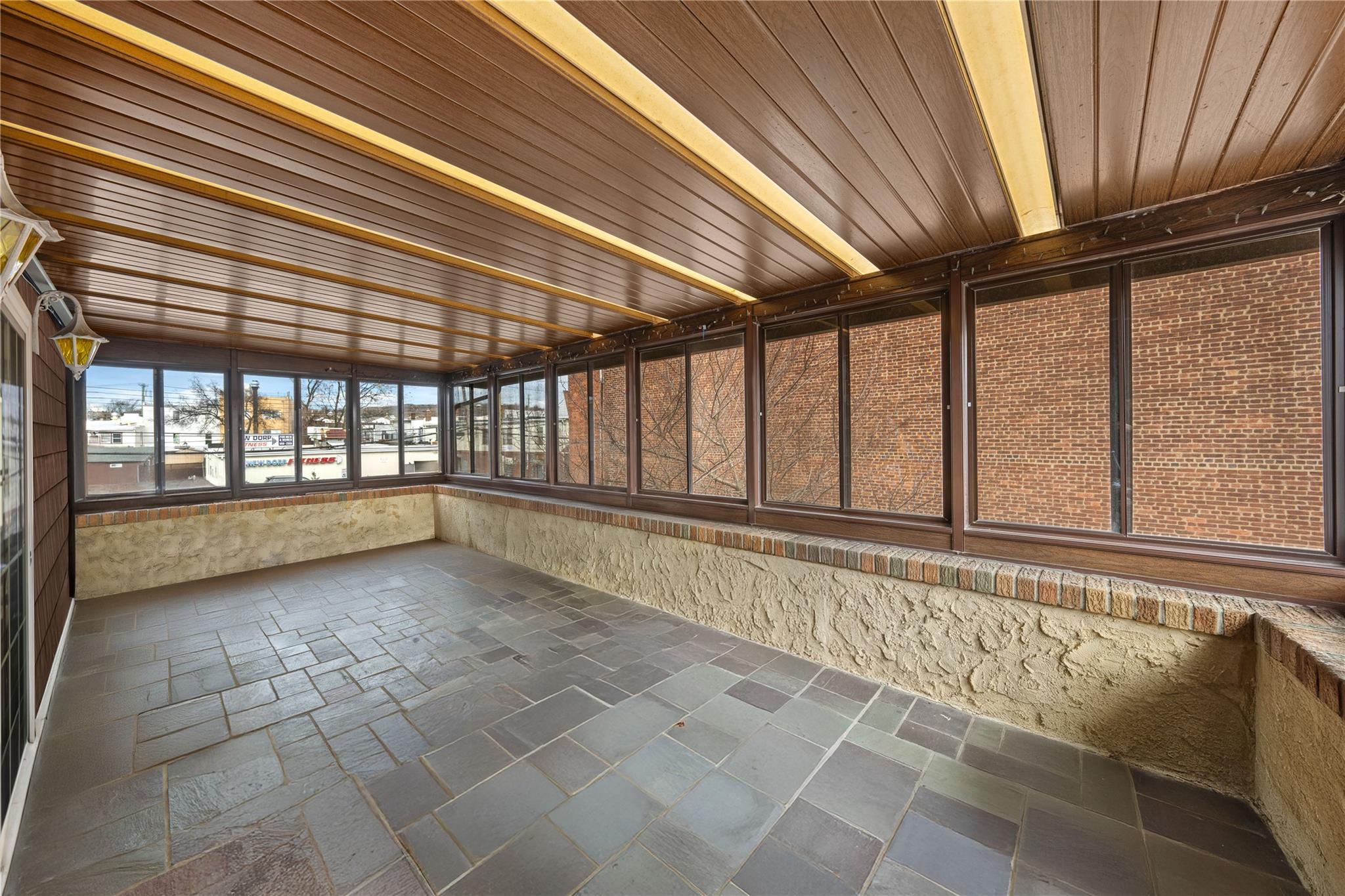 20 8, Staten Island, NY 10306