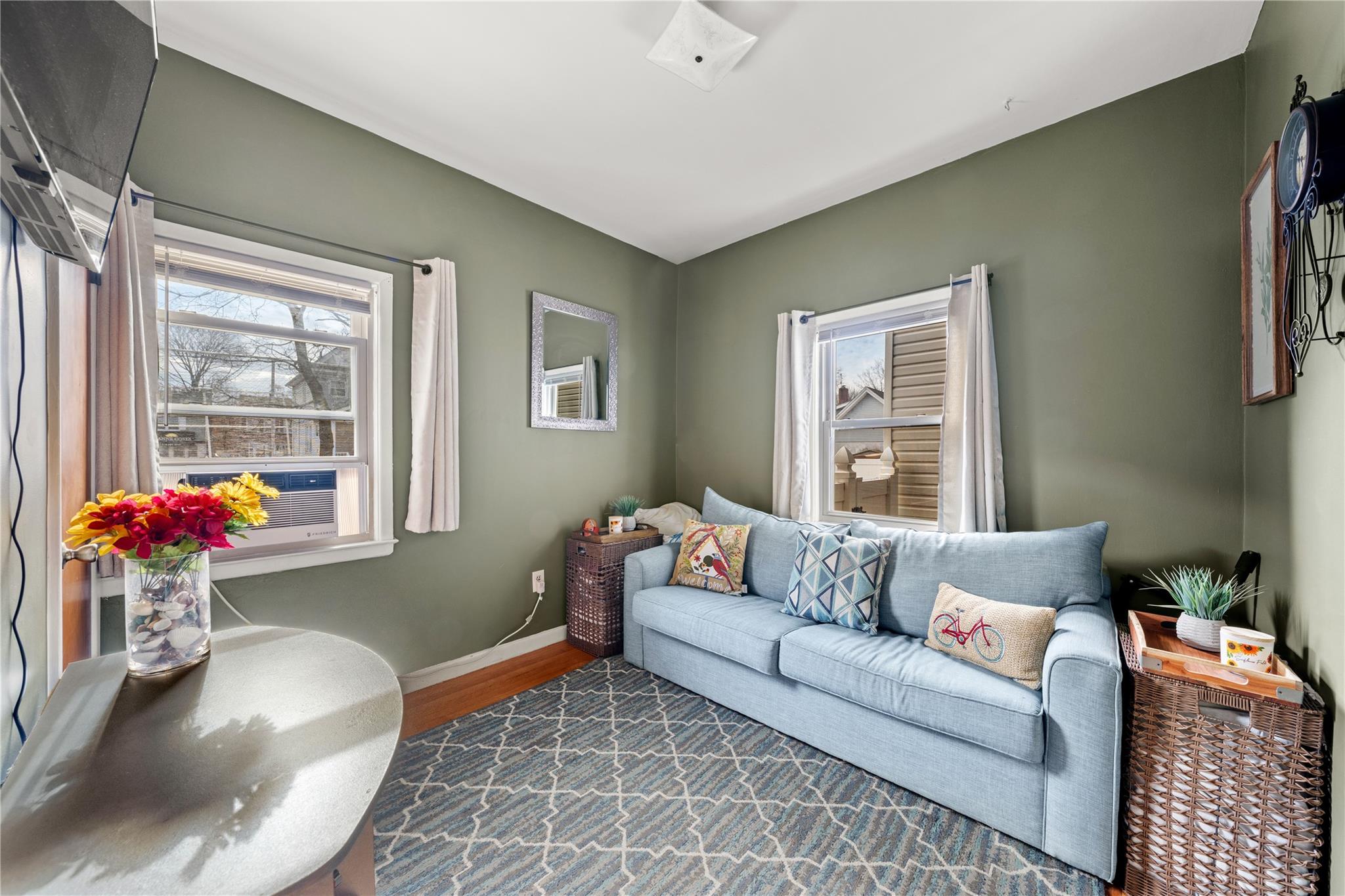 20 8, Staten Island, NY 10306