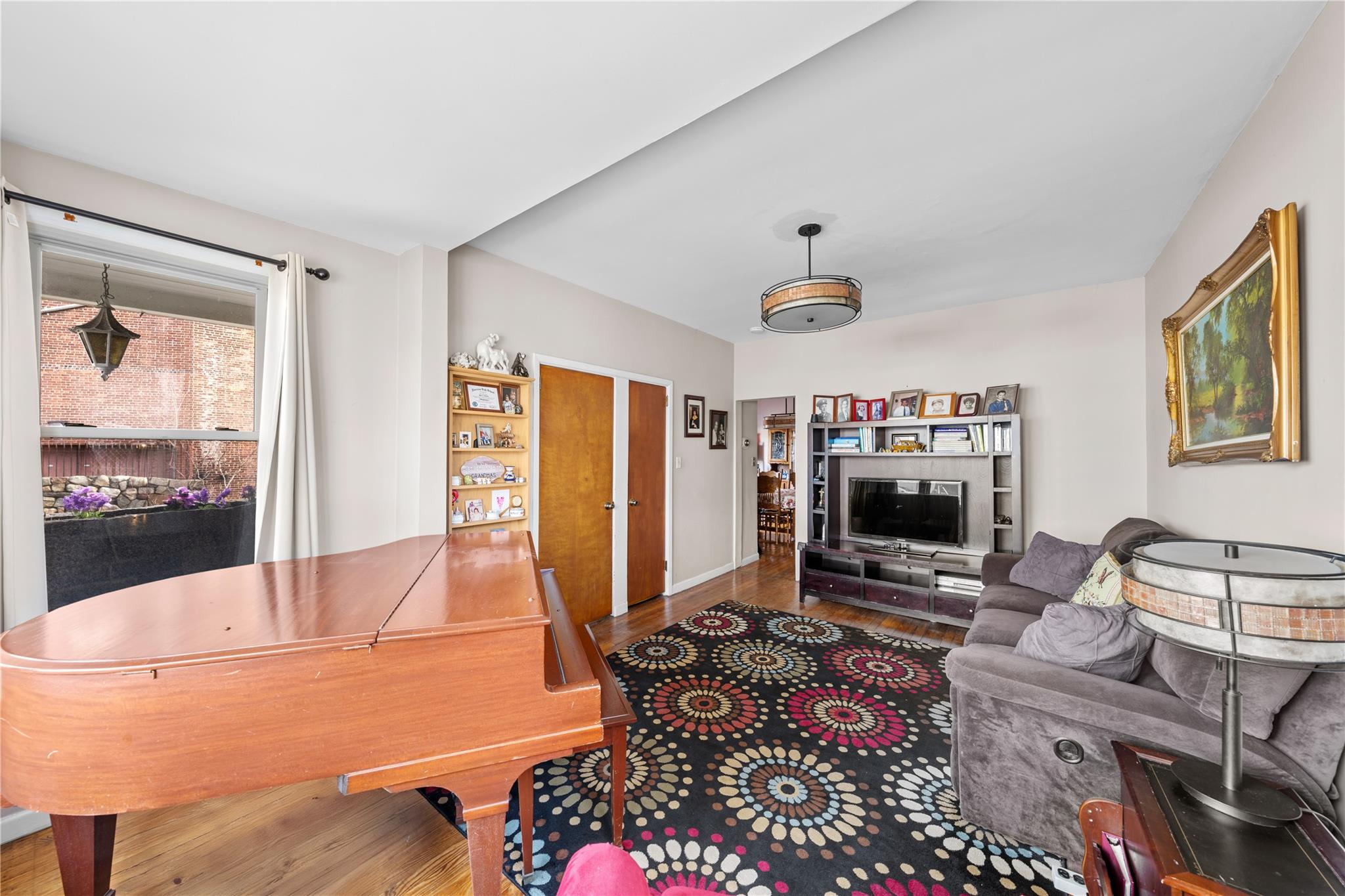 20 8, Staten Island, NY 10306