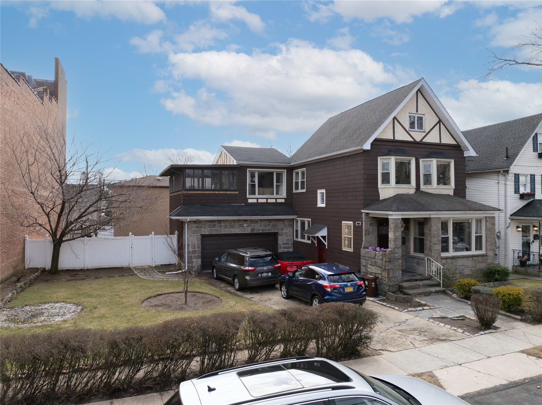 20 8, Staten Island, NY 10306