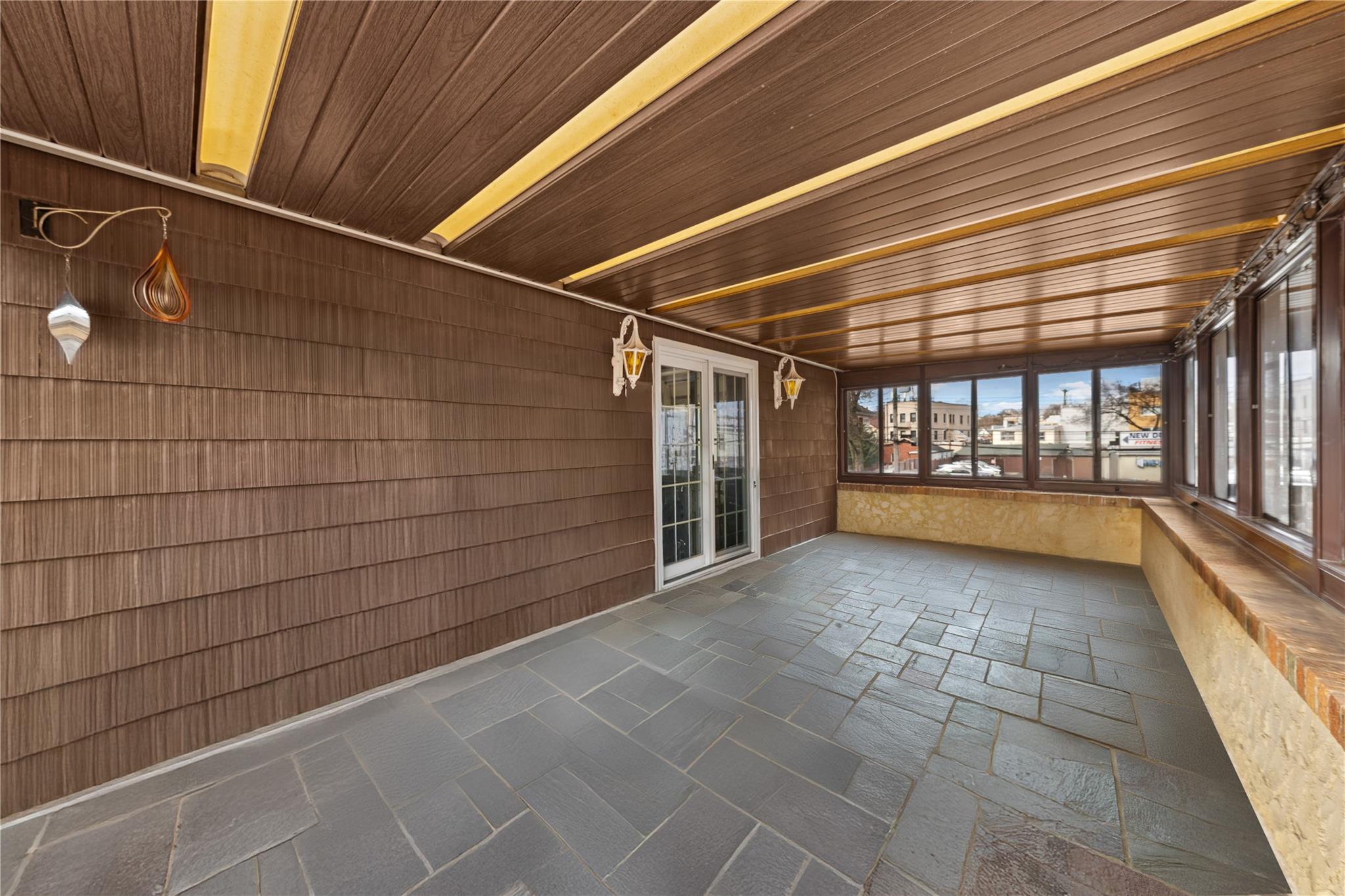 20 8, Staten Island, NY 10306