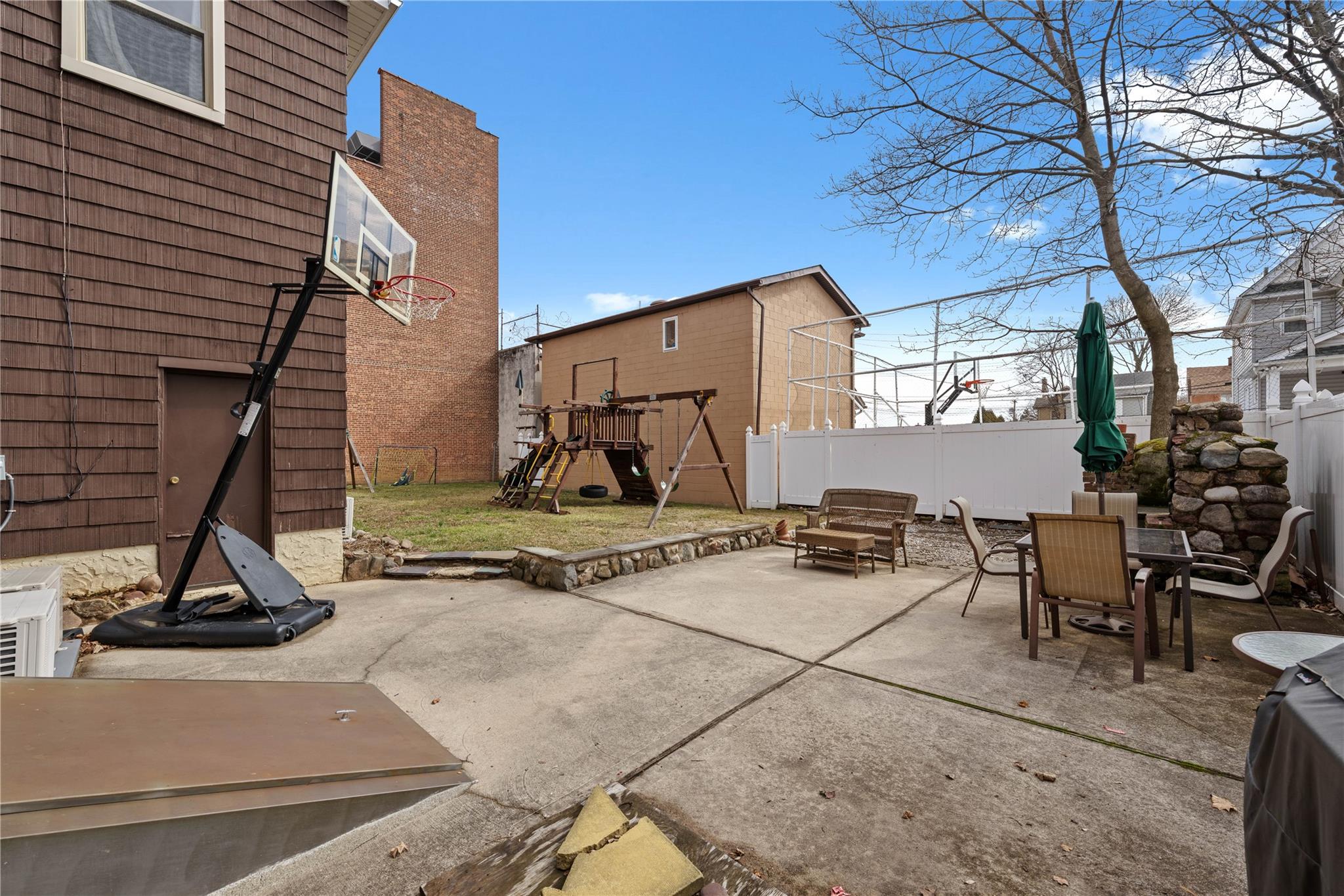 20 8, Staten Island, NY 10306