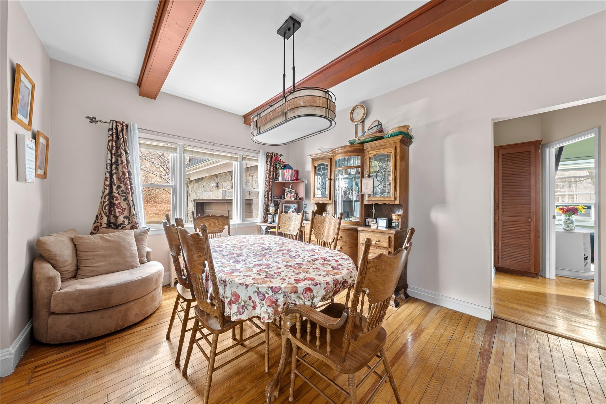 20 8, Staten Island, NY 10306
