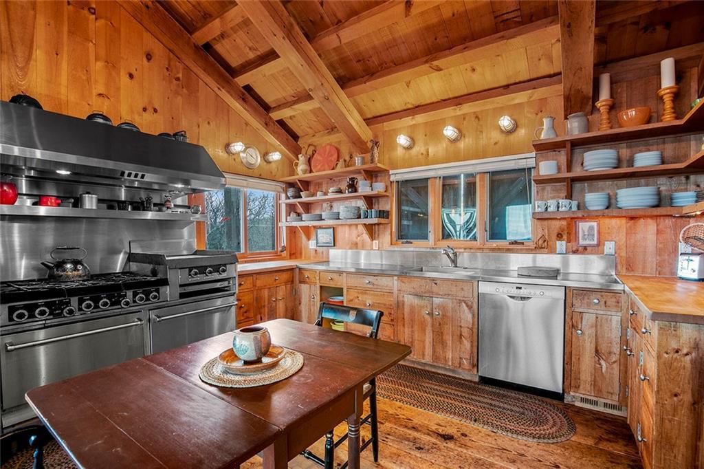 1635 Isabella Beach Road, Fishers Island, NY 06390