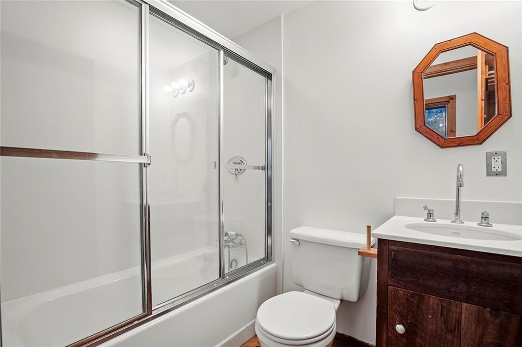 1635 Isabella Beach Road, Fishers Island, NY 06390