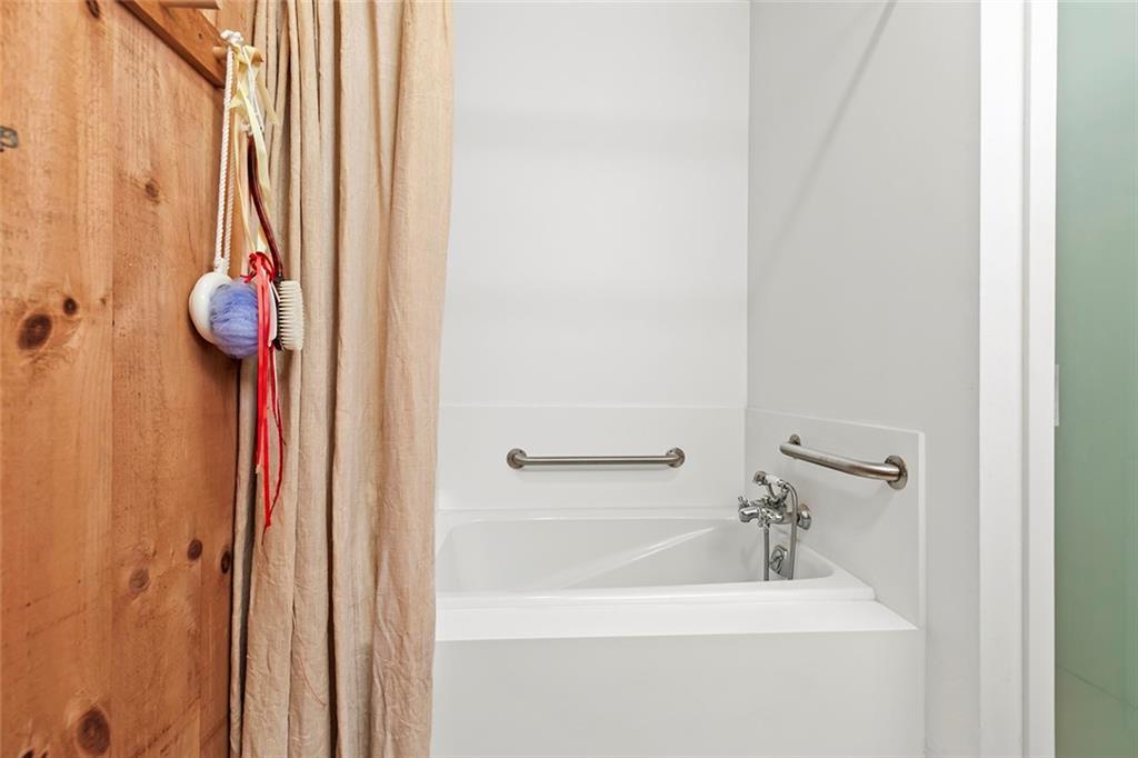 1635 Isabella Beach Road, Fishers Island, NY 06390