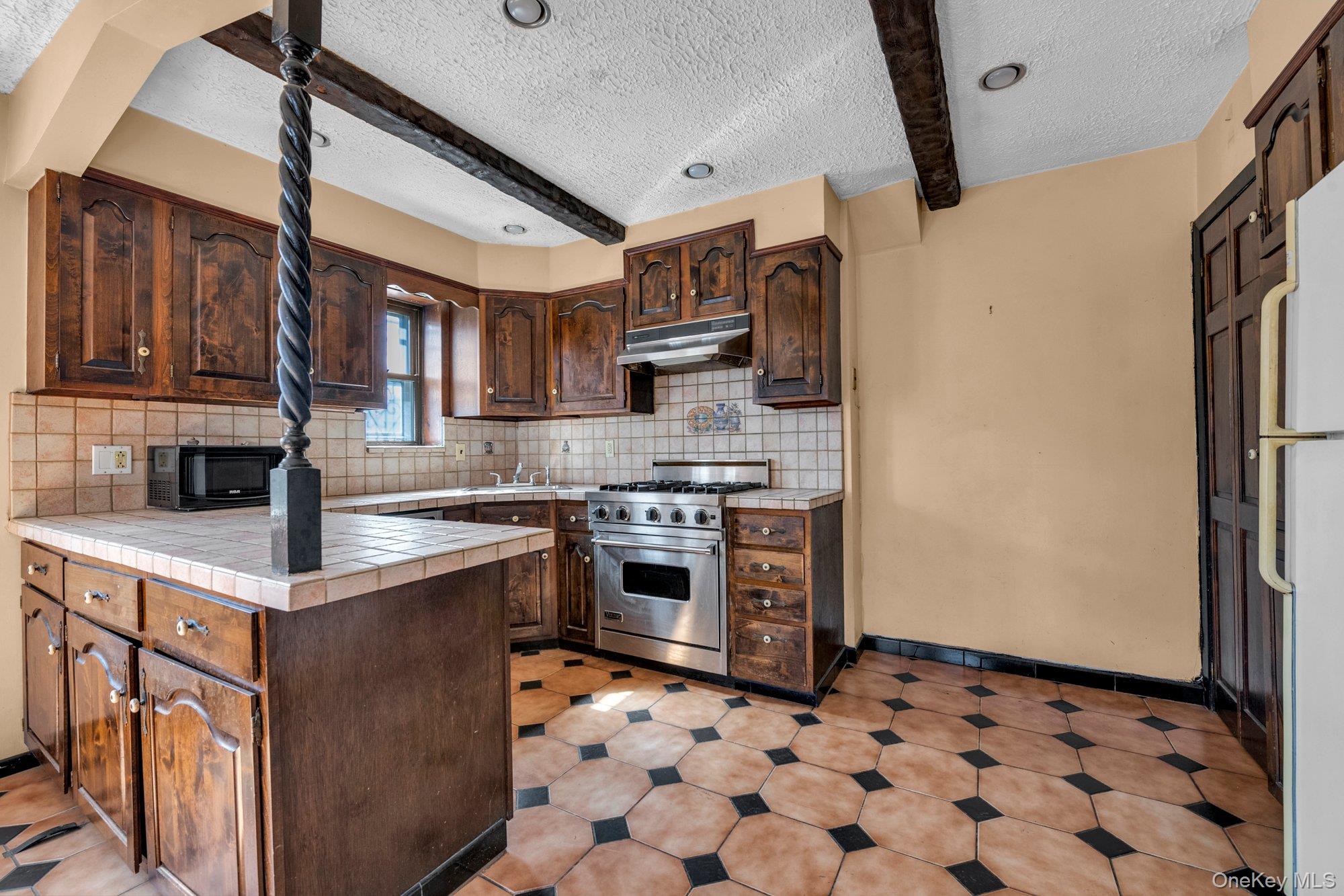 1242 Pawnee Place, Bronx, NY 10461