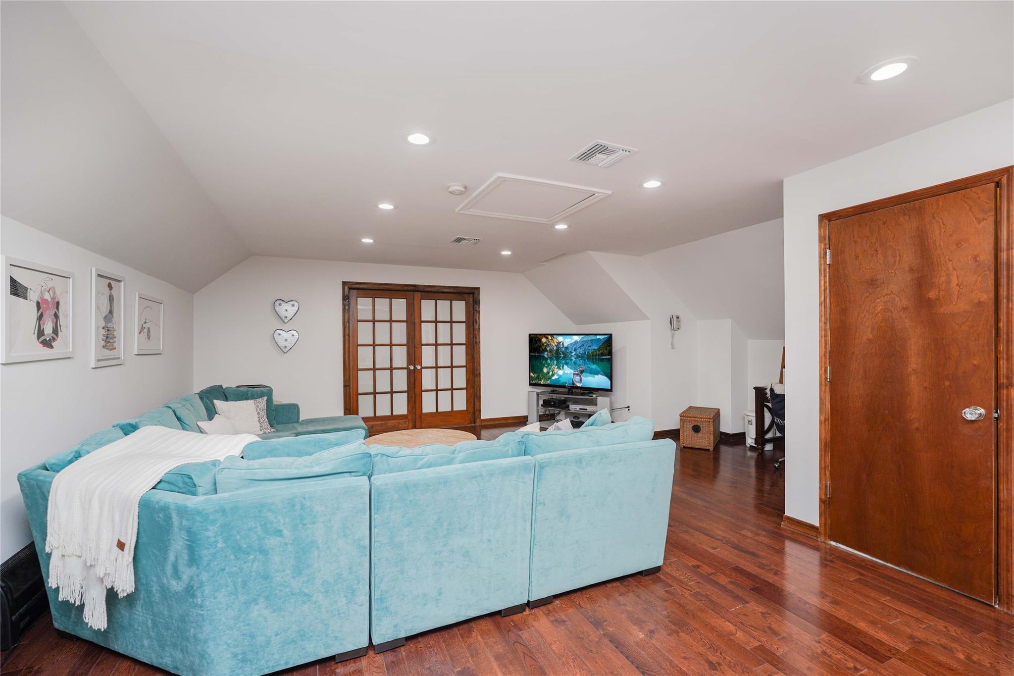 42 Elmhurst Avenue, Staten Island, NY 10301