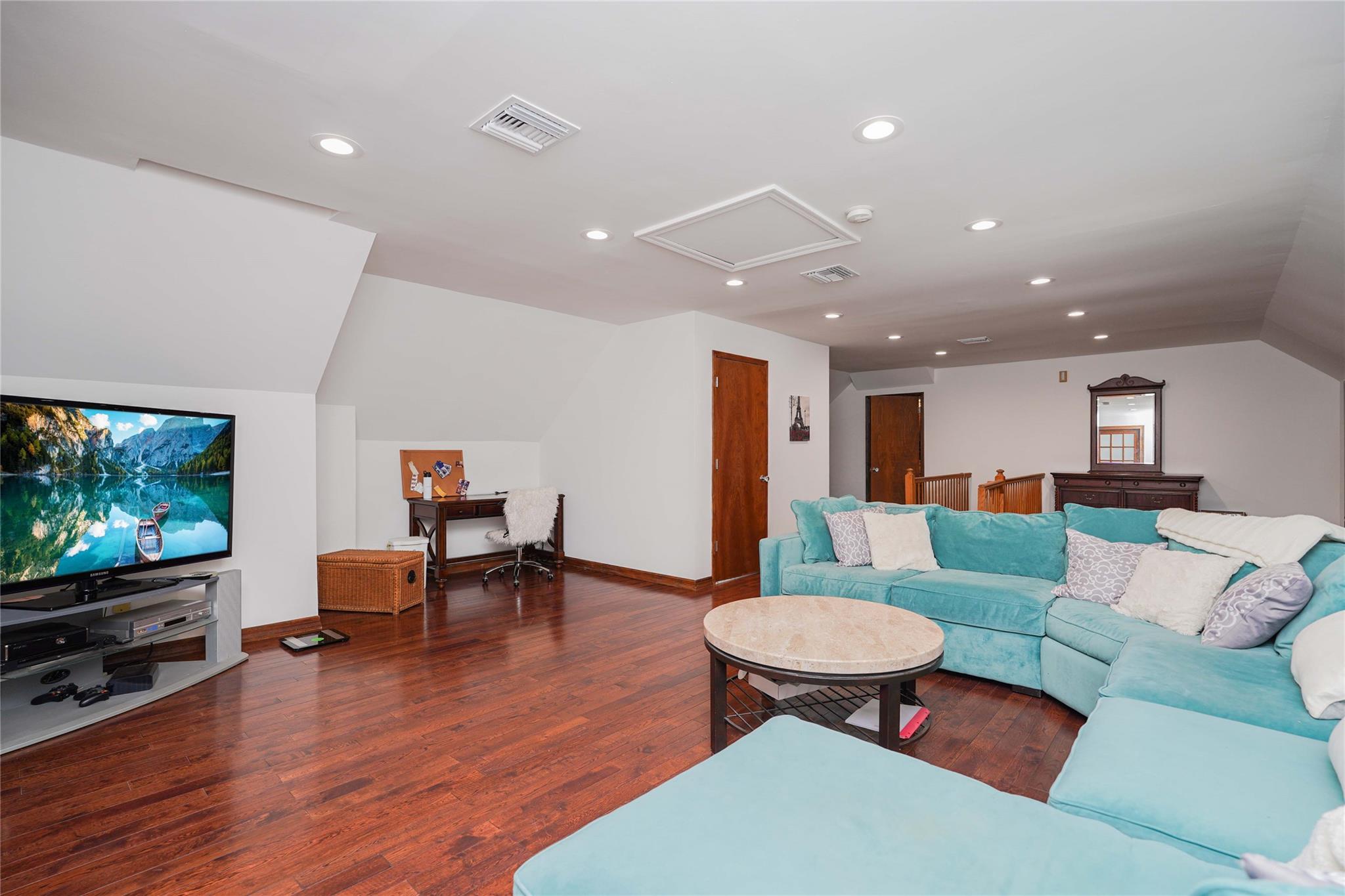 42 Elmhurst Avenue, Staten Island, NY 10301