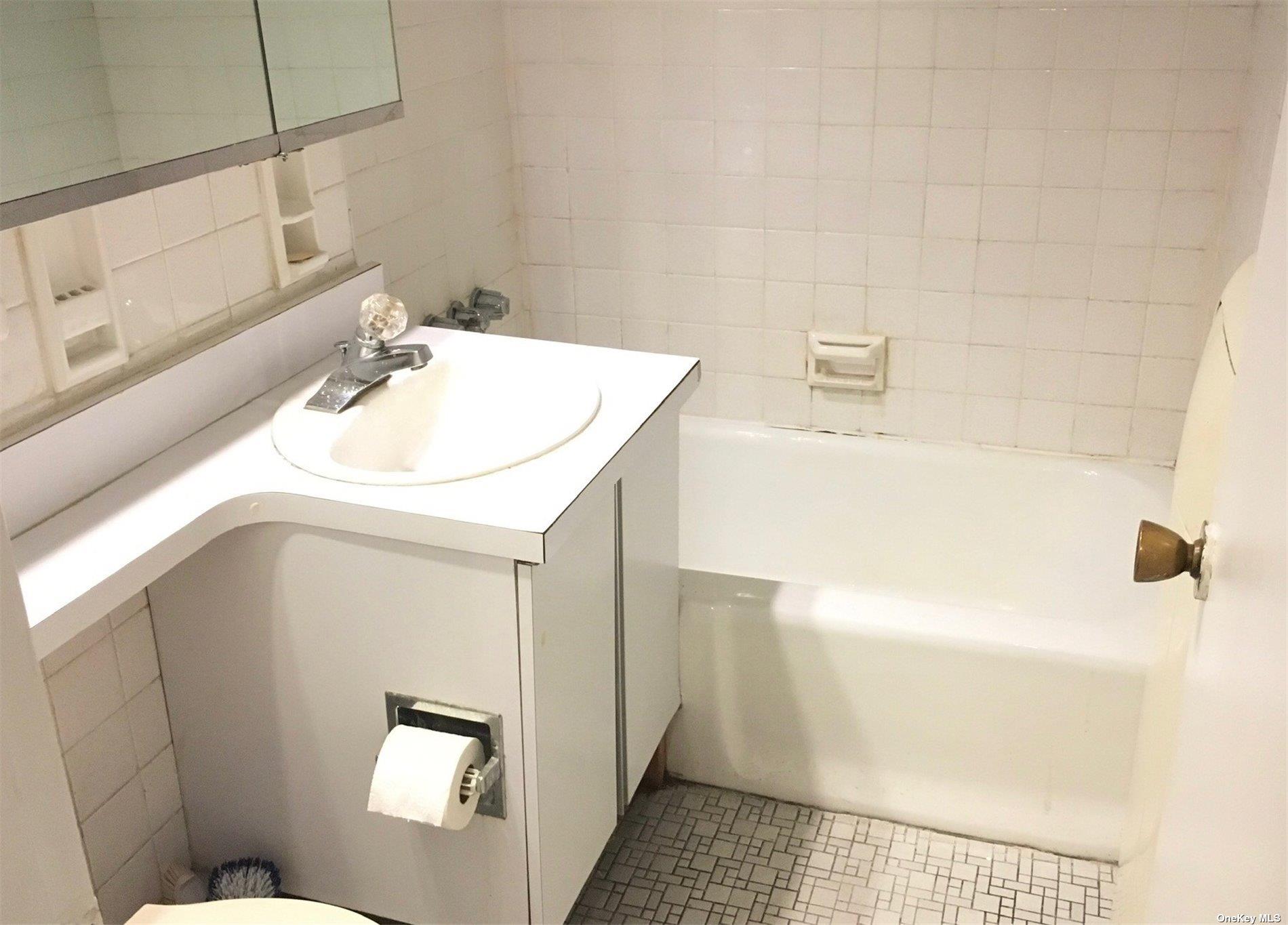 142-05 Roosevelt Avenue # 521, Flushing, NY 11354