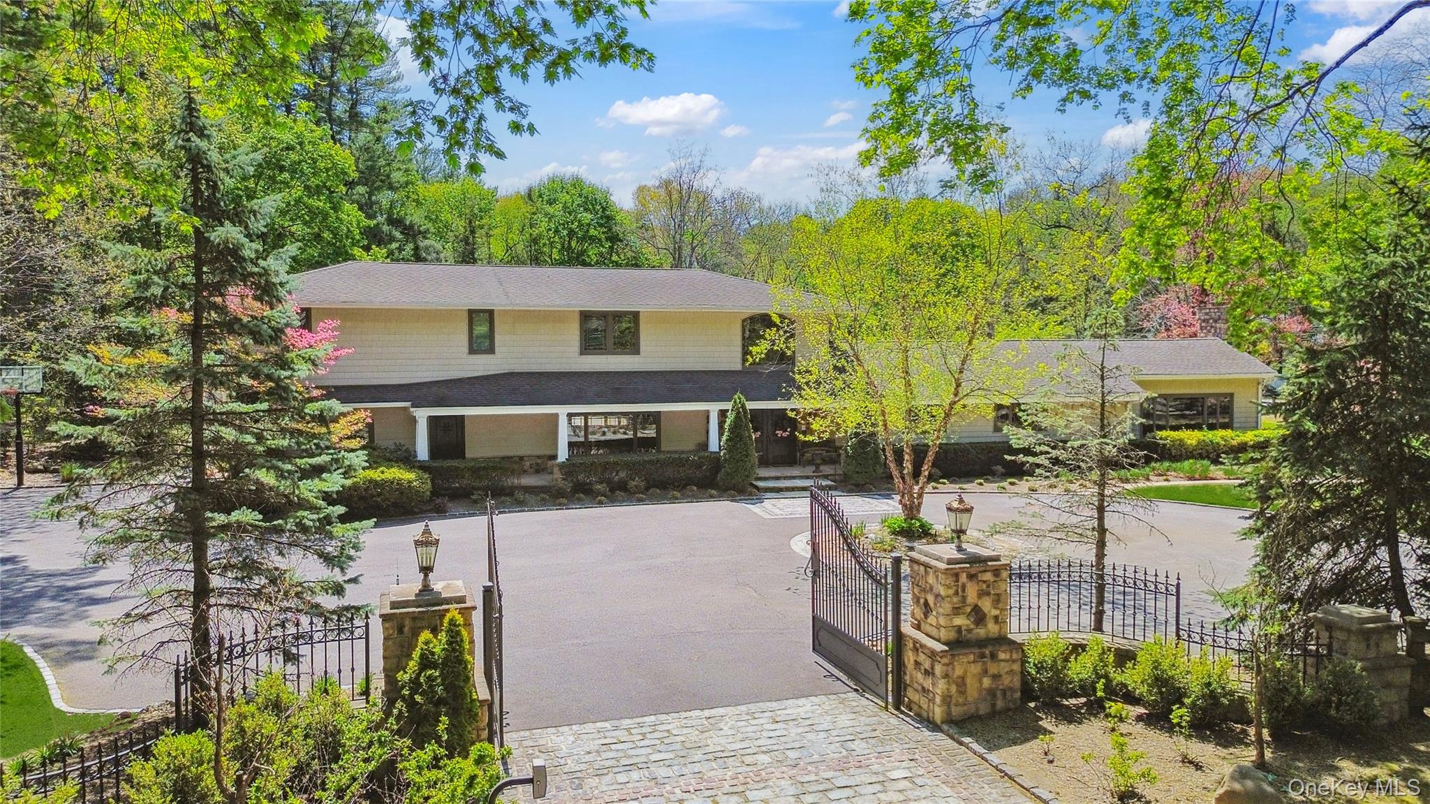 1 Pine Valley Road, Upper Brookville, NY 11771