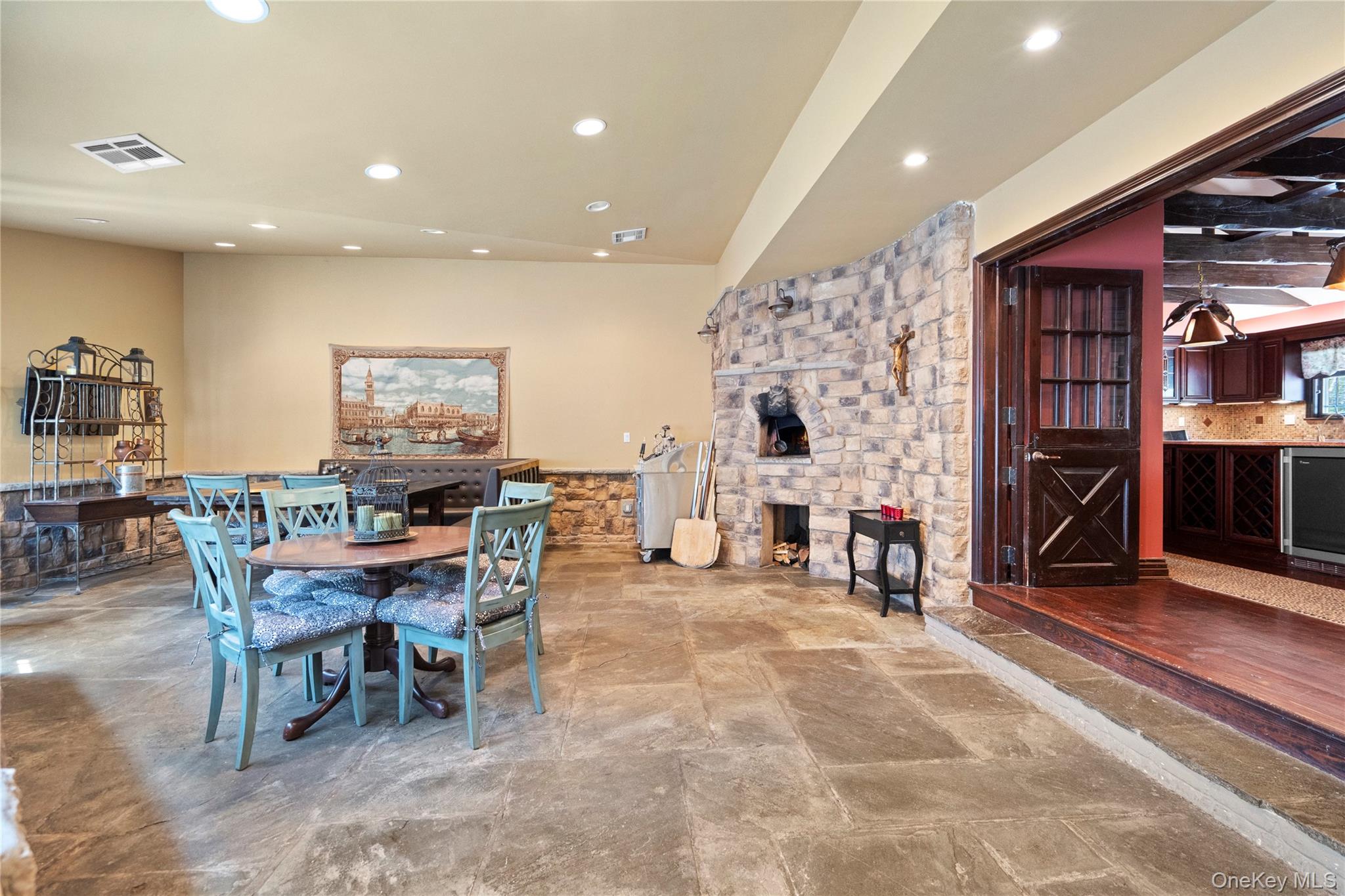 1 Pine Valley Road, Upper Brookville, NY 11771