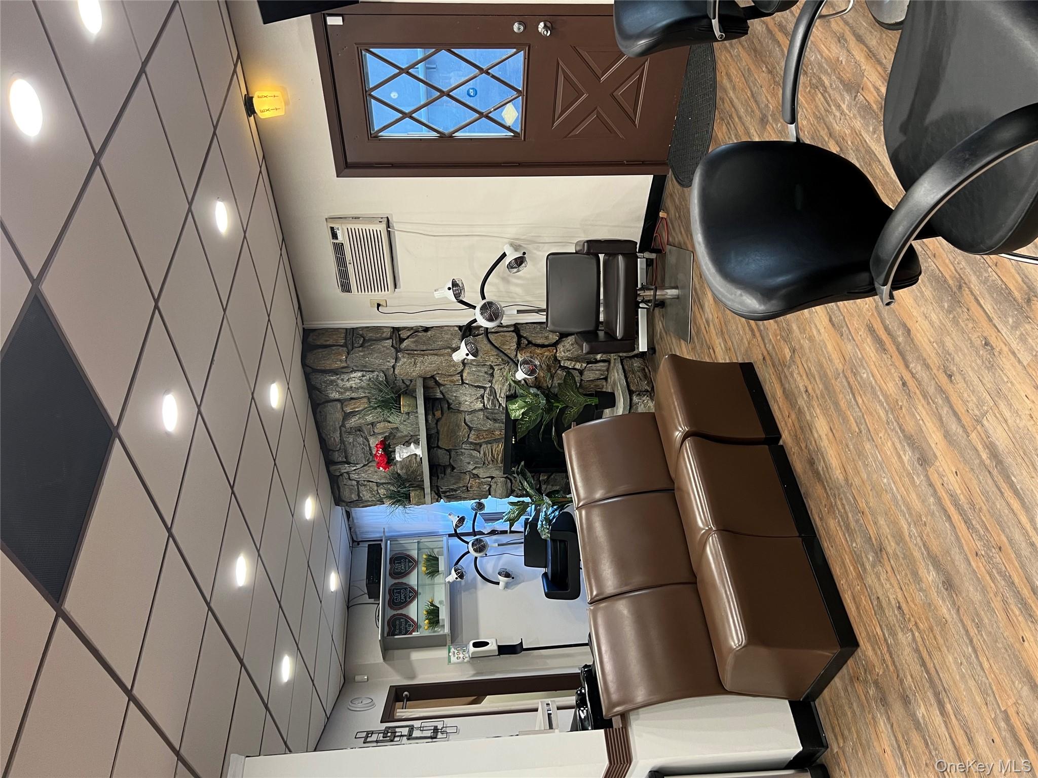 45 E Main Street NE, Smithtown, NY 11787