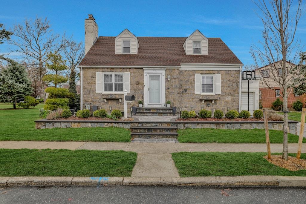 77 Primrose Drive, New Hyde Park, NY 11040