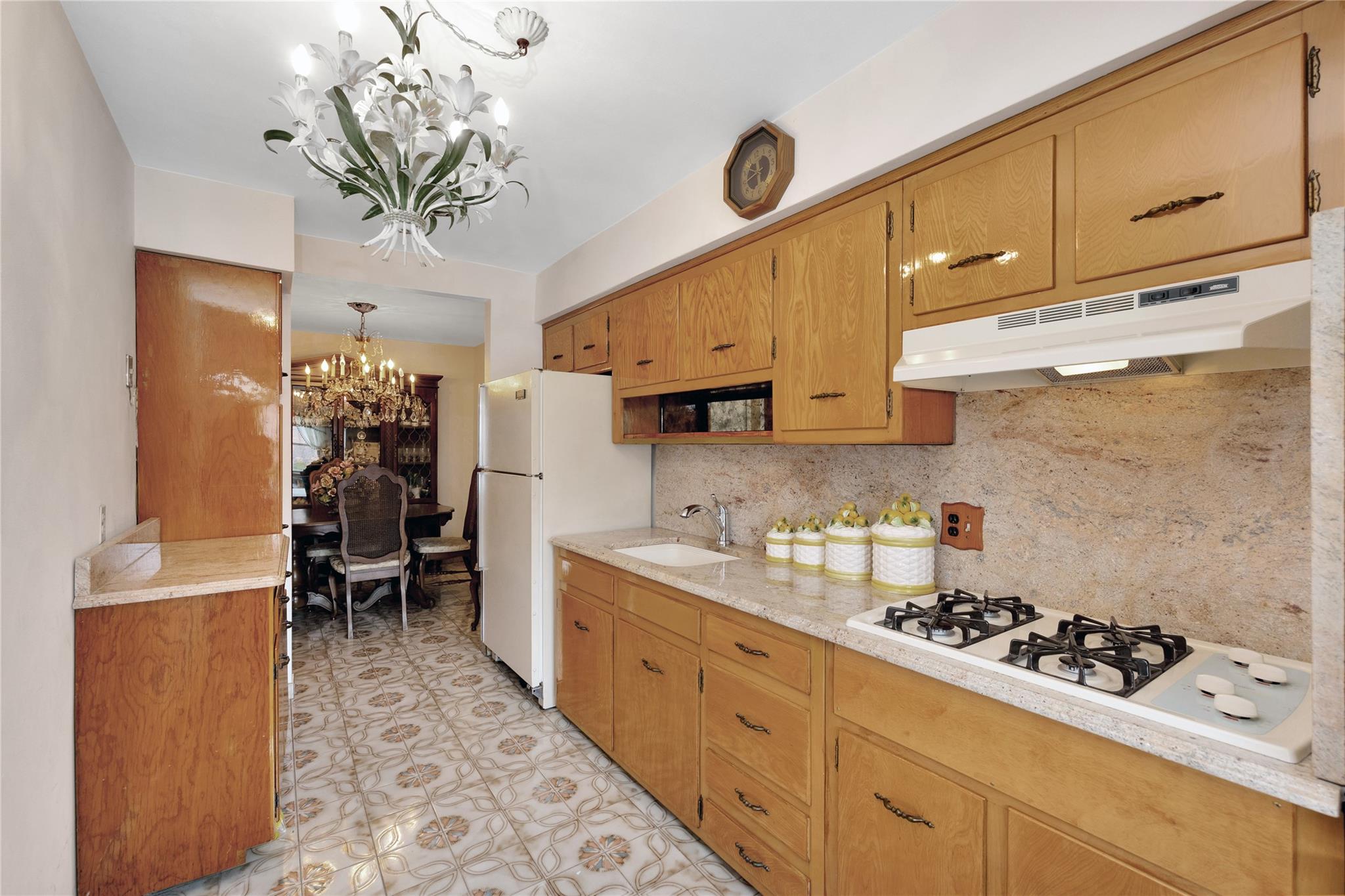 61-36 69th Lane, Middle Village, NY 11379