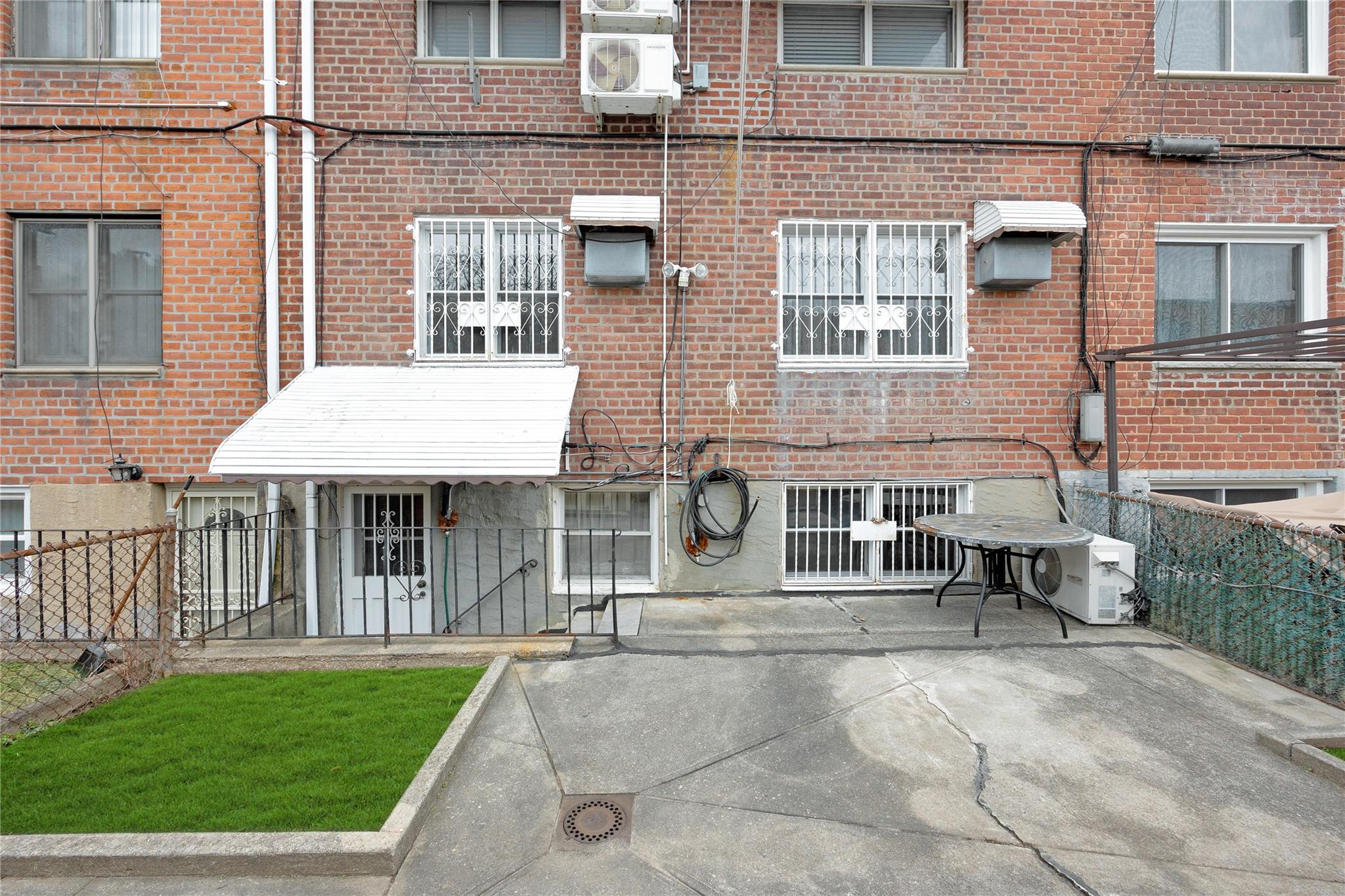 61-36 69th Lane, Middle Village, NY 11379