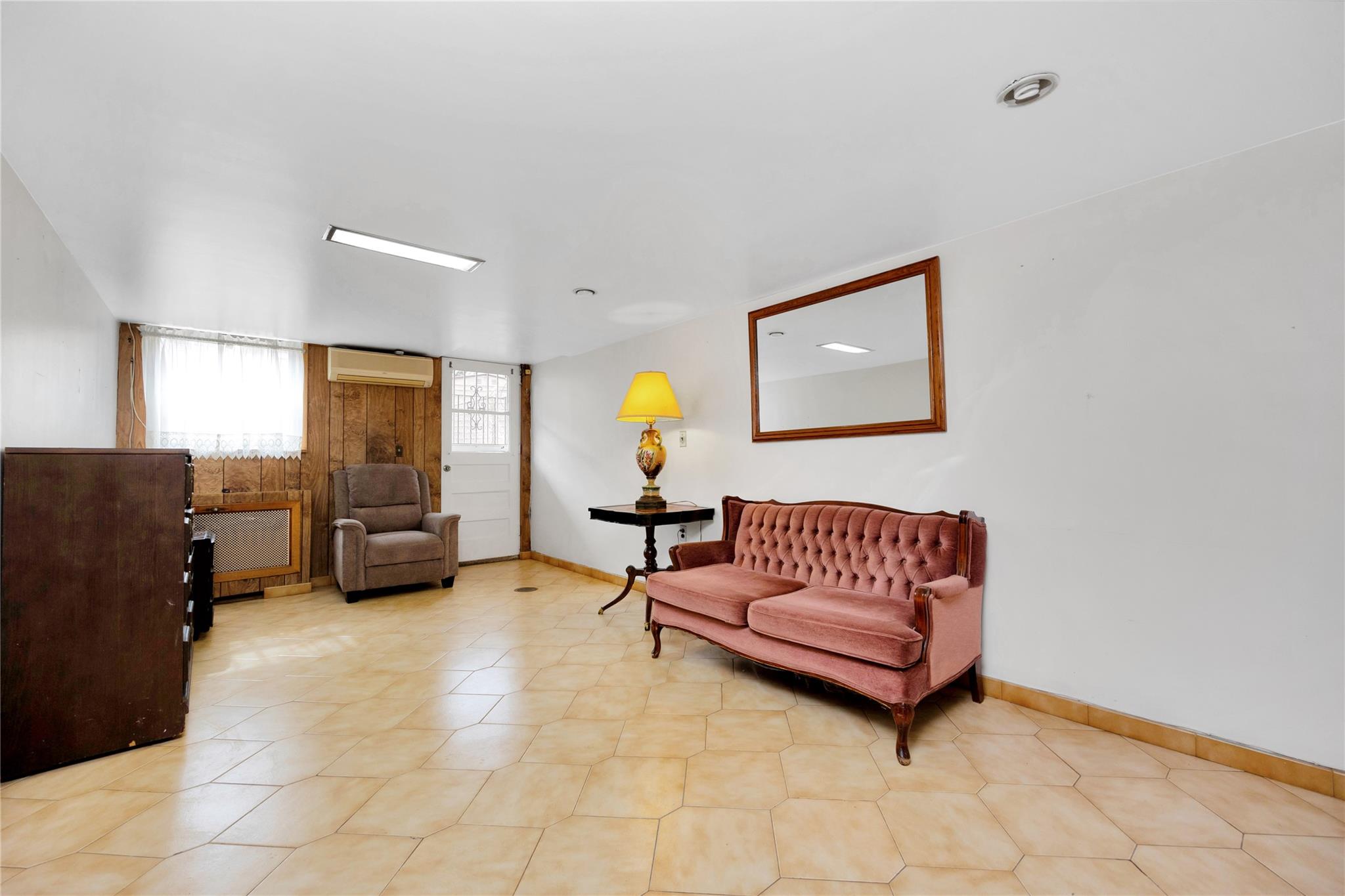 61-36 69th Lane, Middle Village, NY 11379