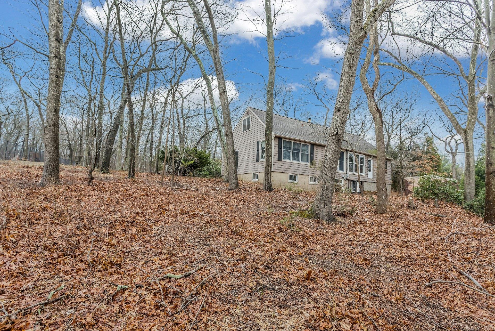 33 Mobrey Lane, Smithtown, NY 11787