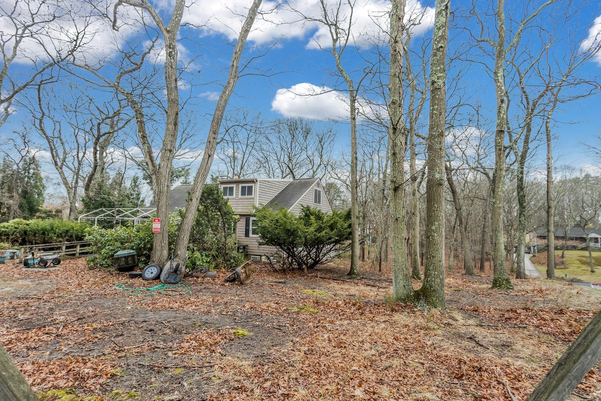 33 Mobrey Lane, Smithtown, NY 11787