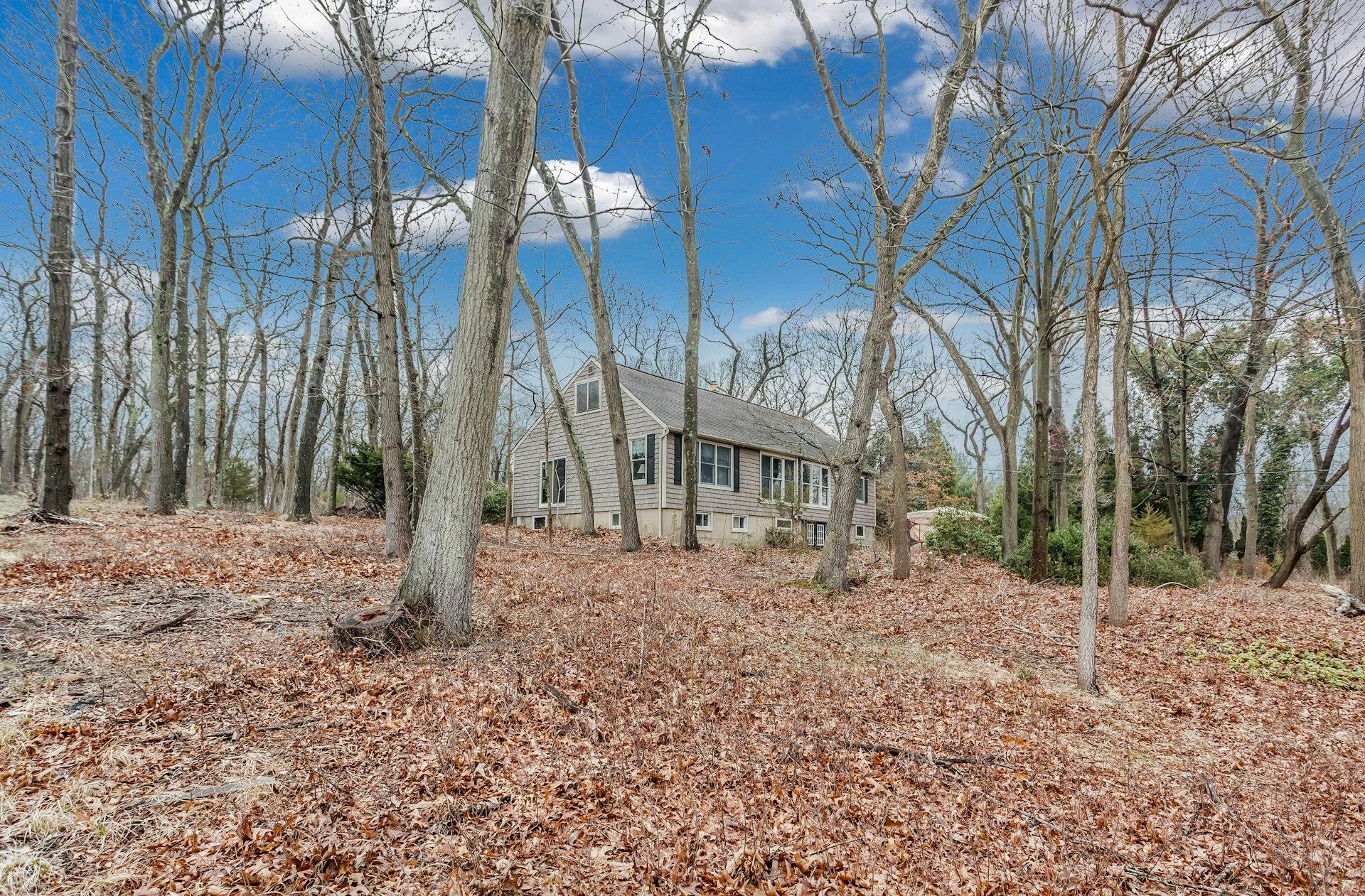 33 Mobrey Lane, Smithtown, NY 11787