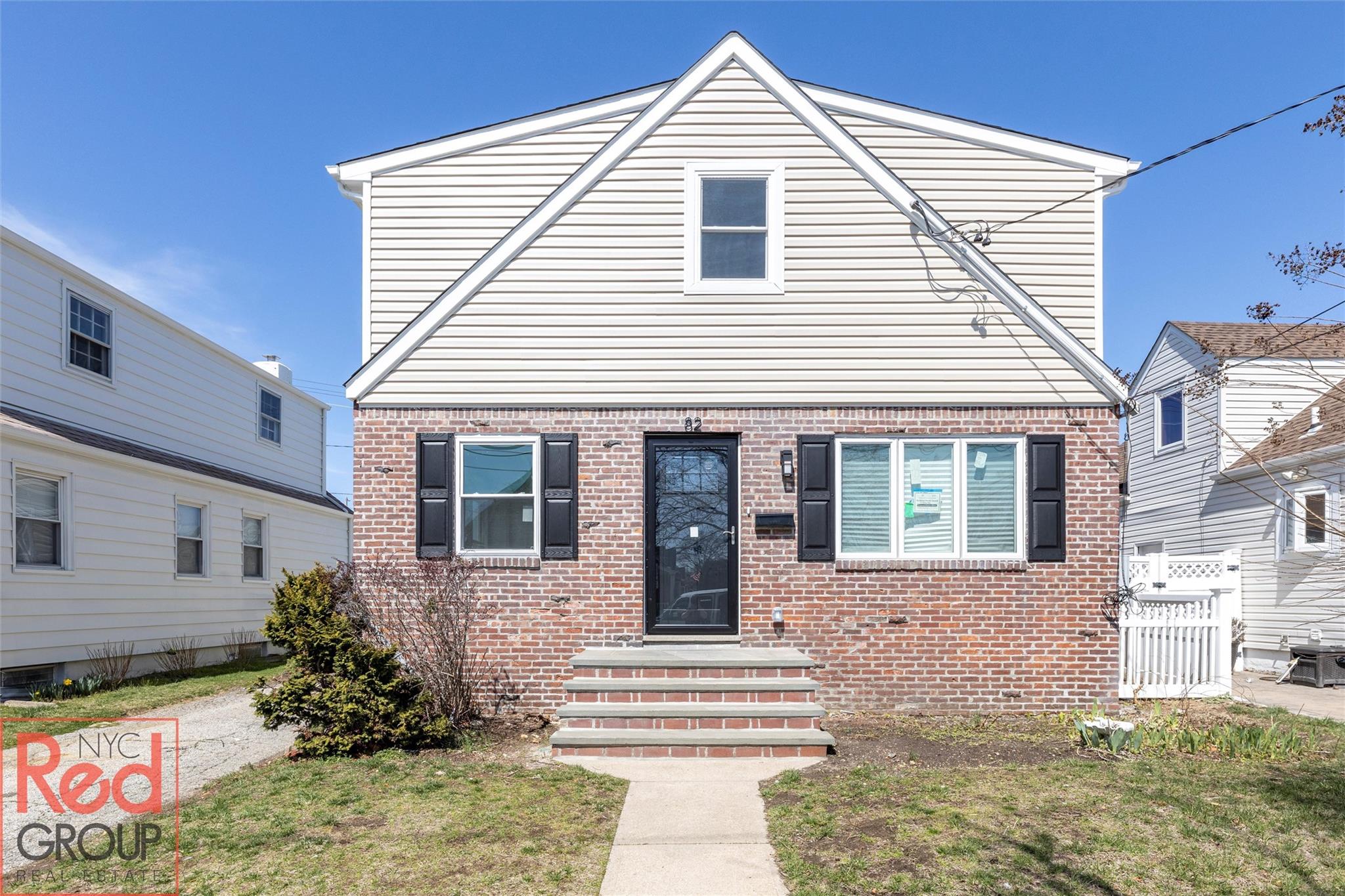 82 Albertson Place, Mineola, NY 11501