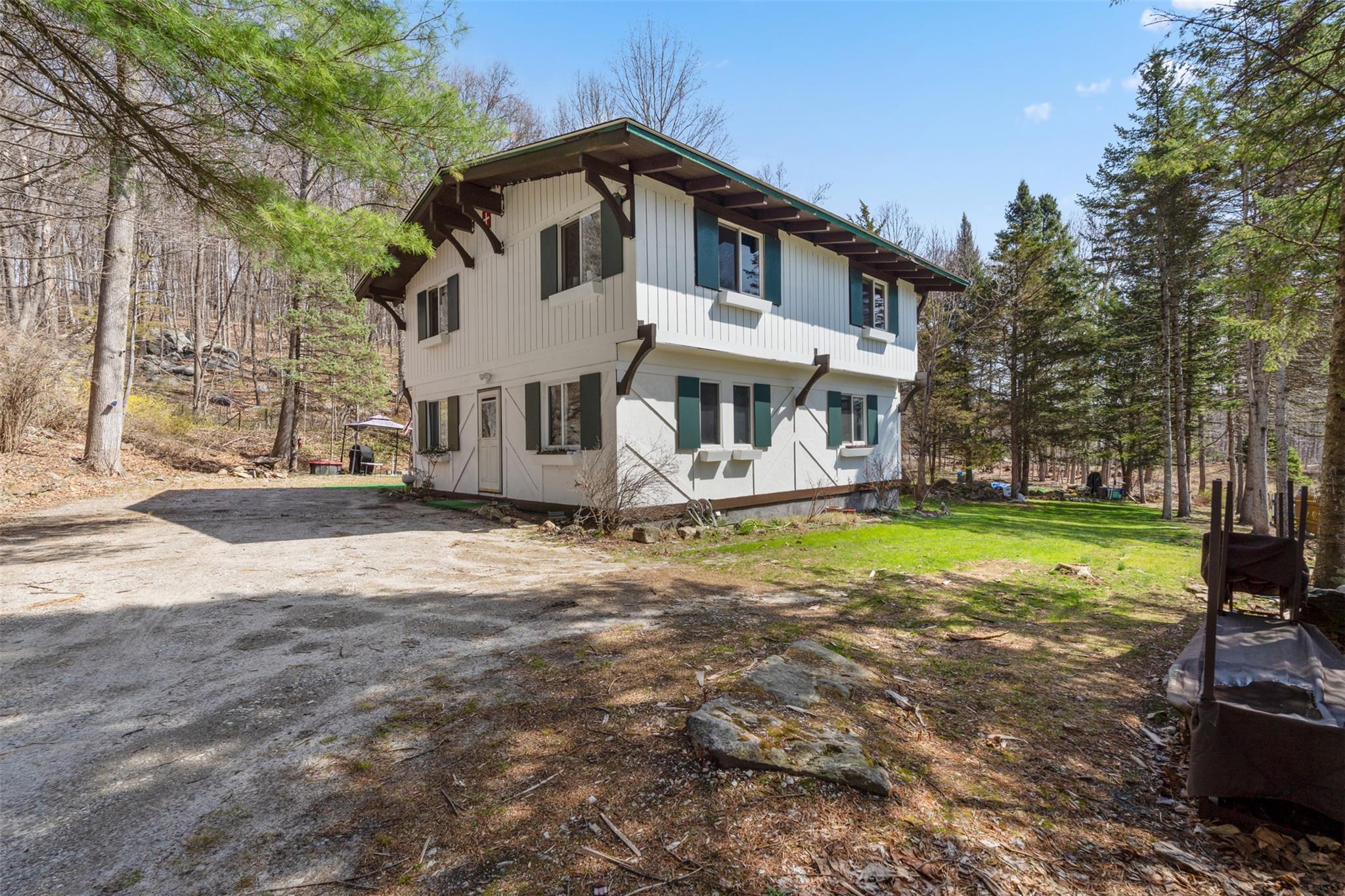 10 Breezy Park Road, Putnam Valley, NY 10579