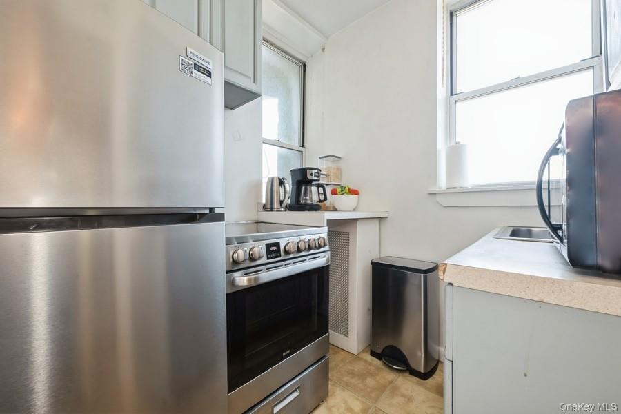 1185 E Broadway # 4 A, Hewlett, NY 11557