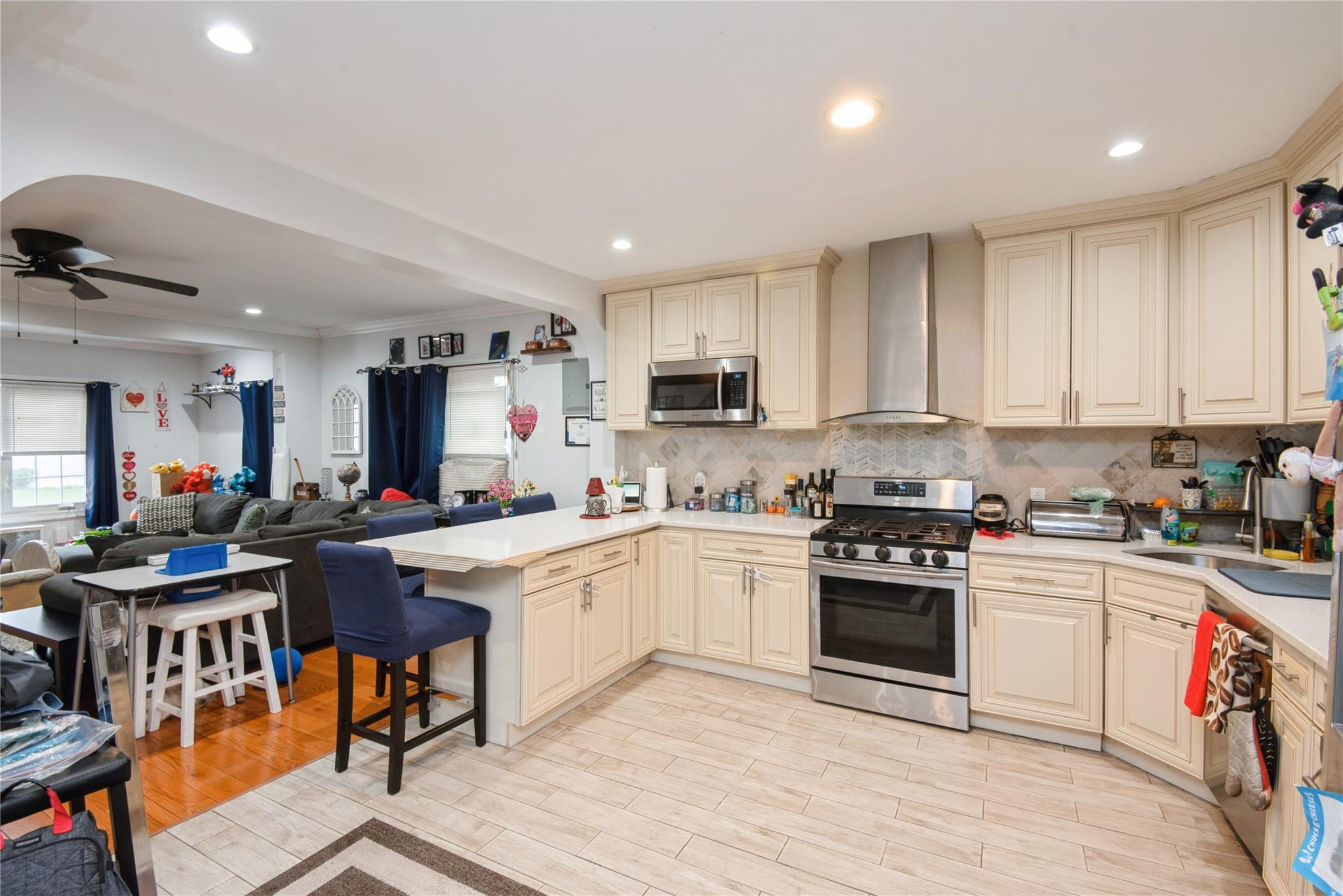 32 Chase Street, Hempstead, NY 11550