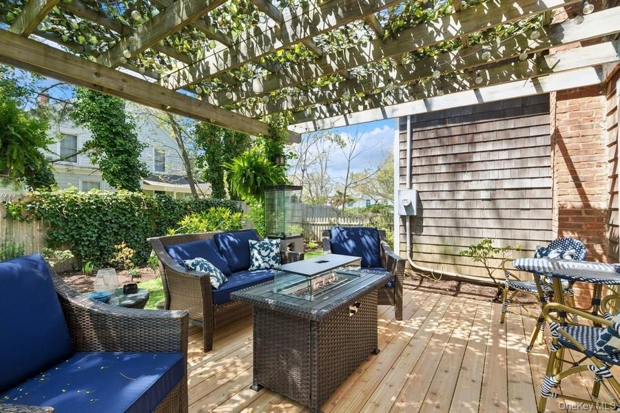 3320 Oregon Road, Mattituck, NY 11952