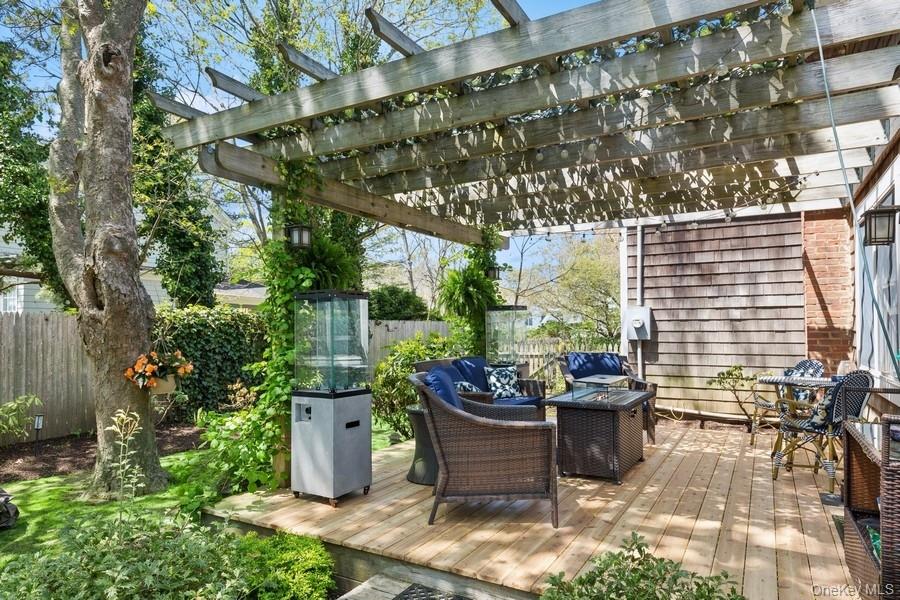 3320 Oregon Road, Mattituck, NY 11952