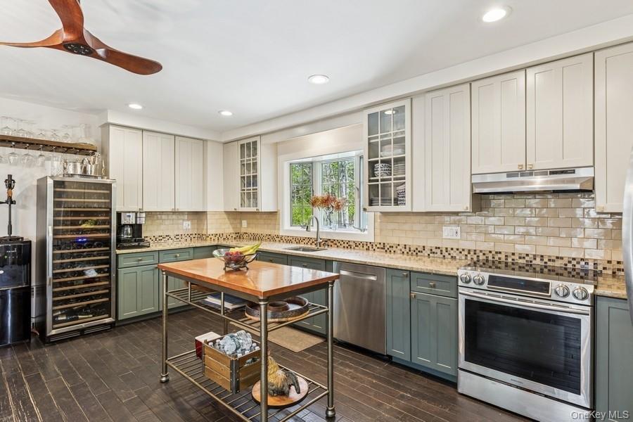 3320 Oregon Road, Mattituck, NY 11952