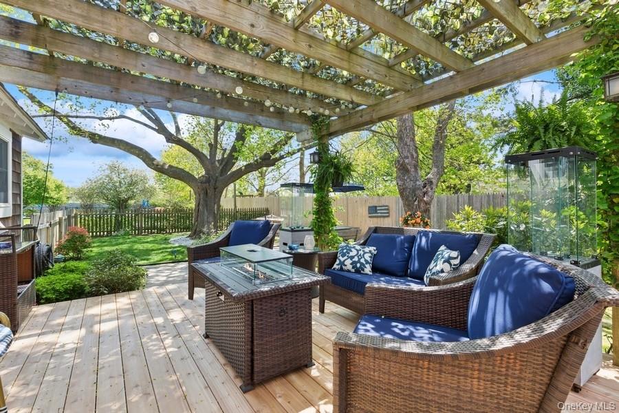 3320 Oregon Road, Mattituck, NY 11952