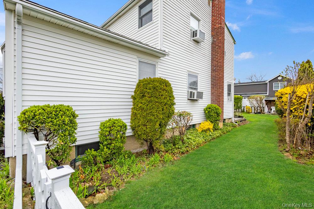 345 N Wisconsin Avenue, Massapequa, NY 11758