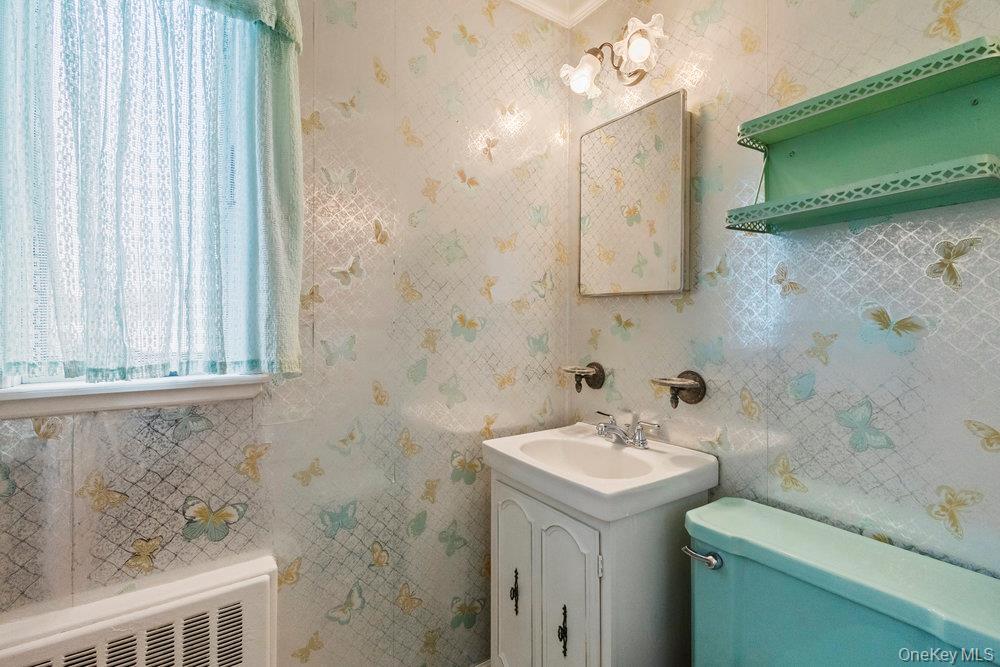 345 N Wisconsin Avenue, Massapequa, NY 11758