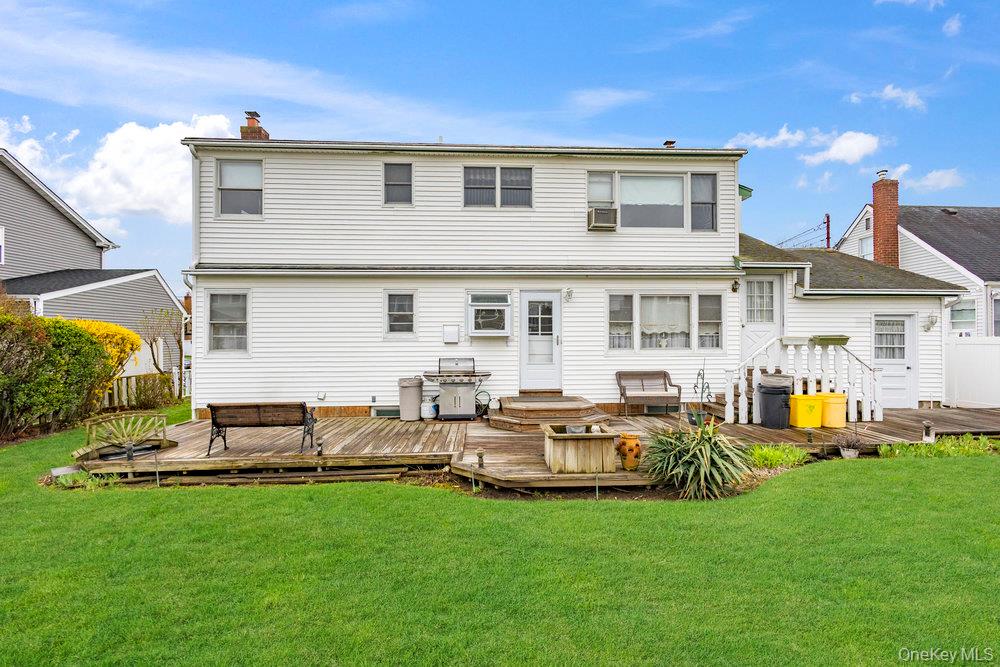 345 N Wisconsin Avenue, Massapequa, NY 11758