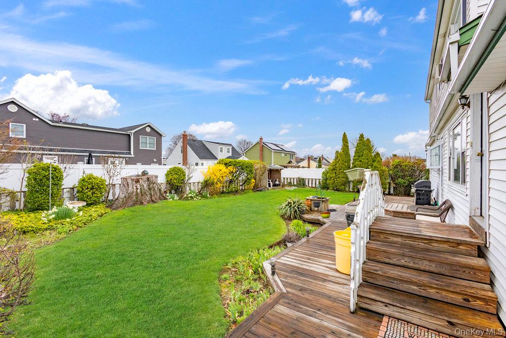 345 N Wisconsin Avenue, Massapequa, NY 11758