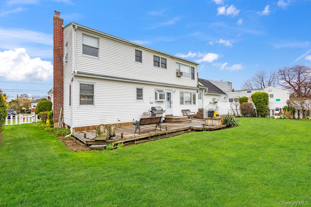 345 N Wisconsin Avenue, Massapequa, NY 11758