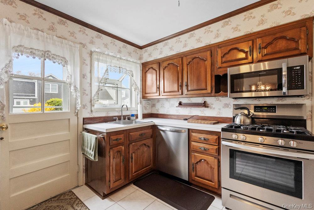 345 N Wisconsin Avenue, Massapequa, NY 11758