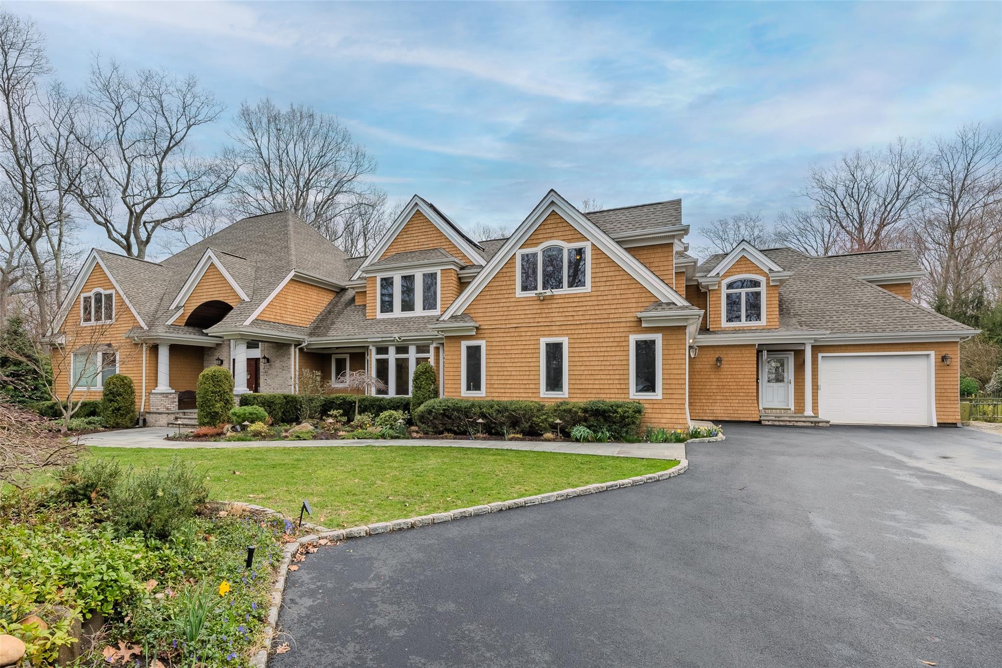 1 Uva Way, Port Jefferson, NY 11777