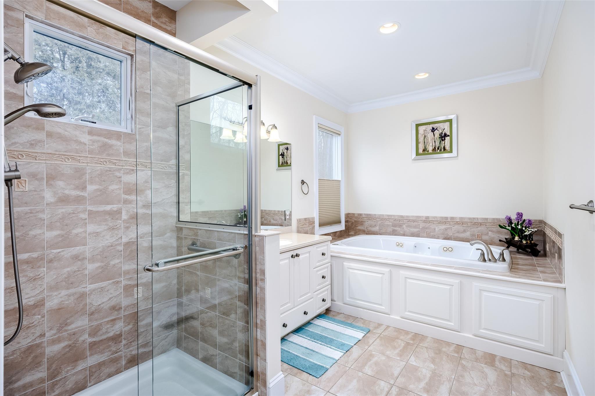 1 Uva Way, Port Jefferson, NY 11777