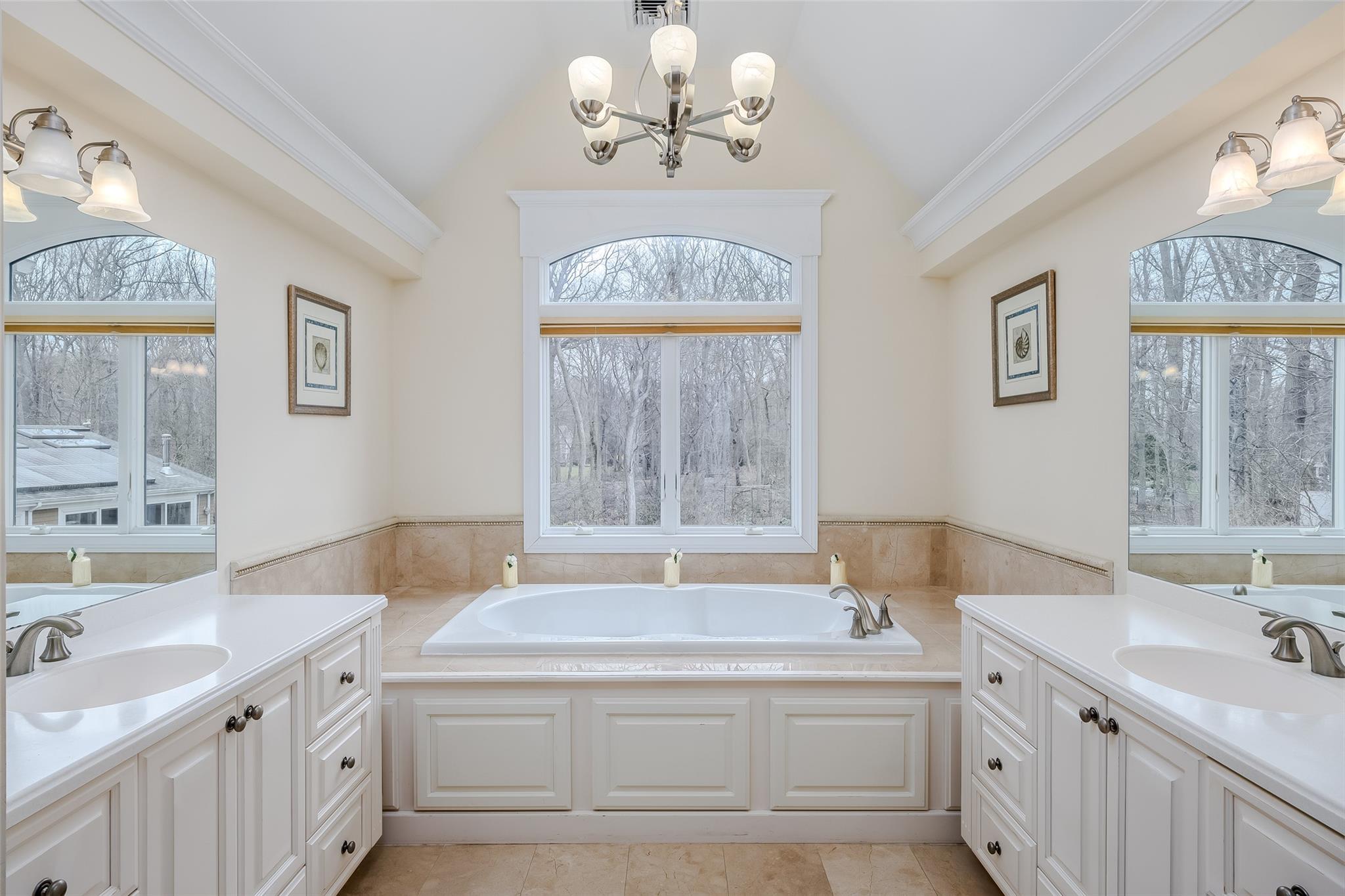 1 Uva Way, Port Jefferson, NY 11777