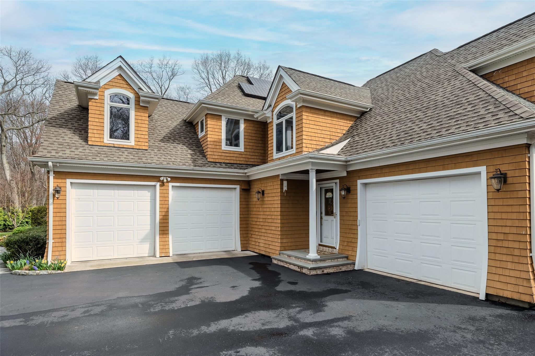 1 Uva Way, Port Jefferson, NY 11777