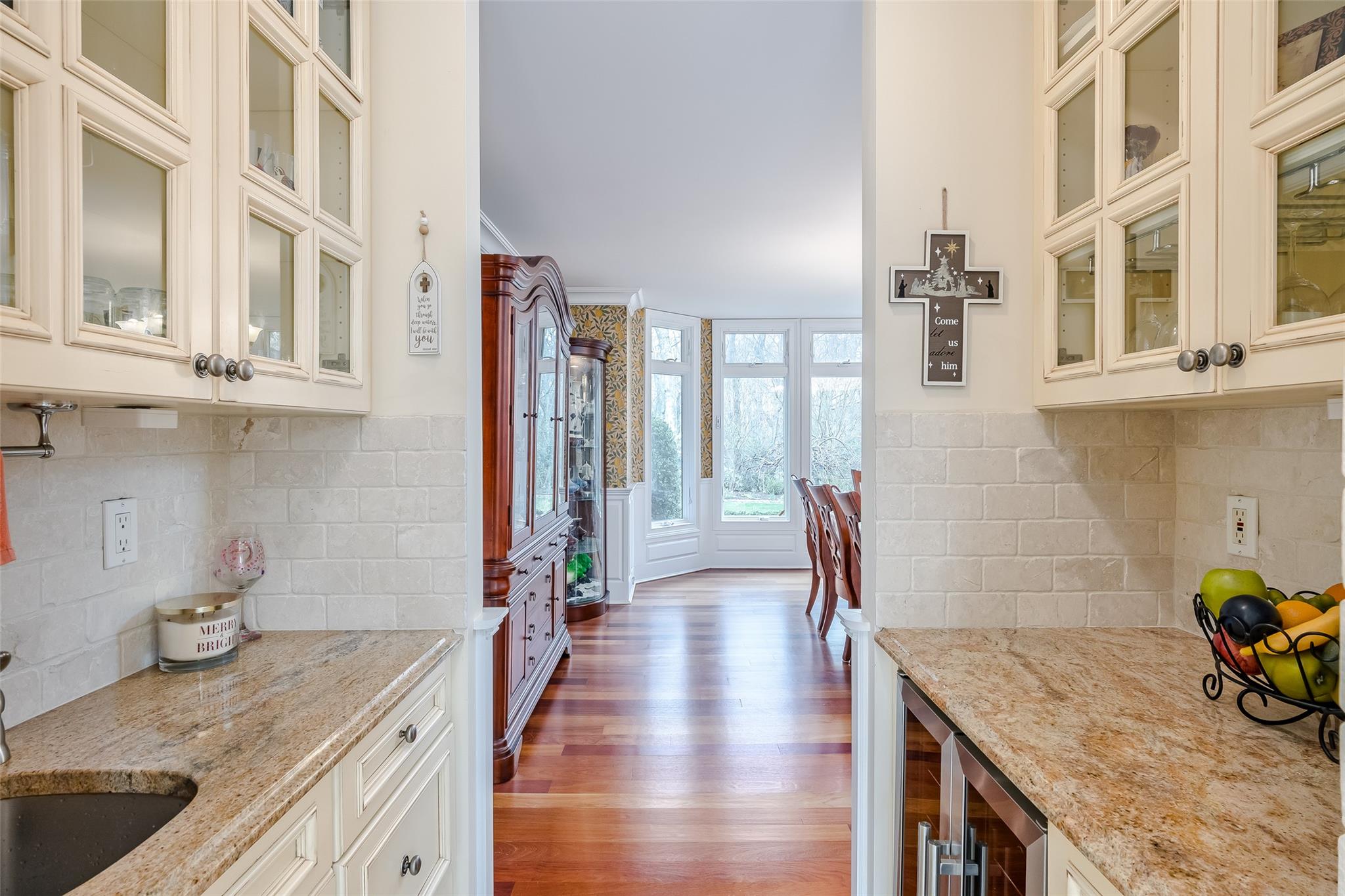 1 Uva Way, Port Jefferson, NY 11777