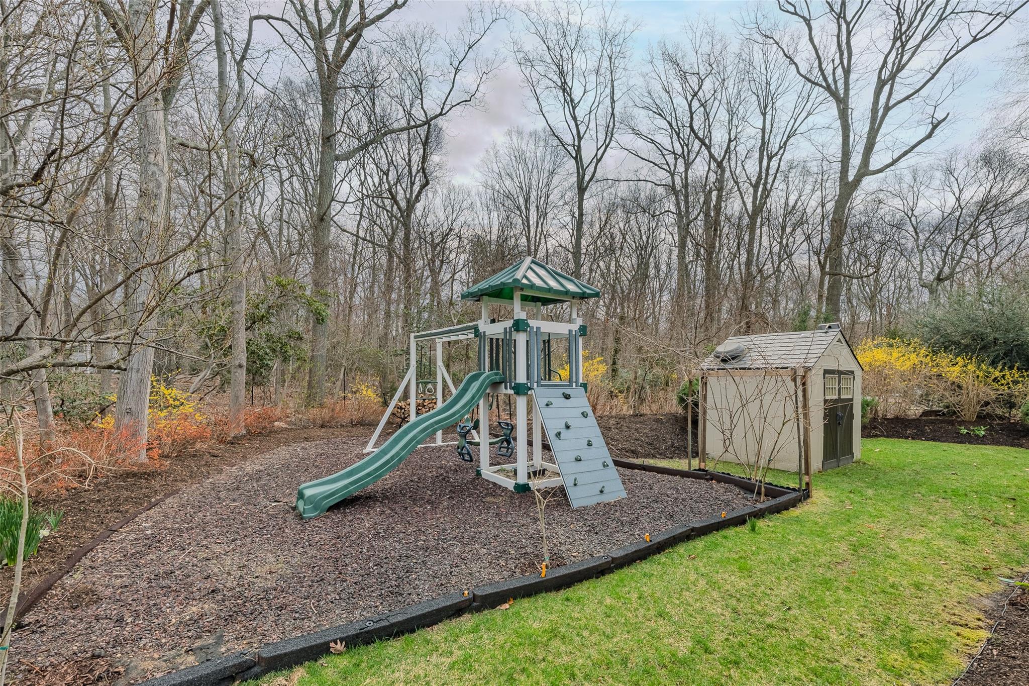 1 Uva Way, Port Jefferson, NY 11777