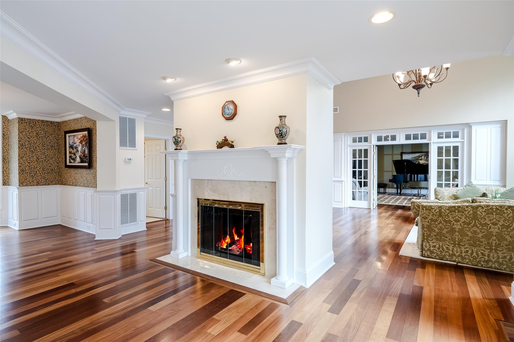 1 Uva Way, Port Jefferson, NY 11777